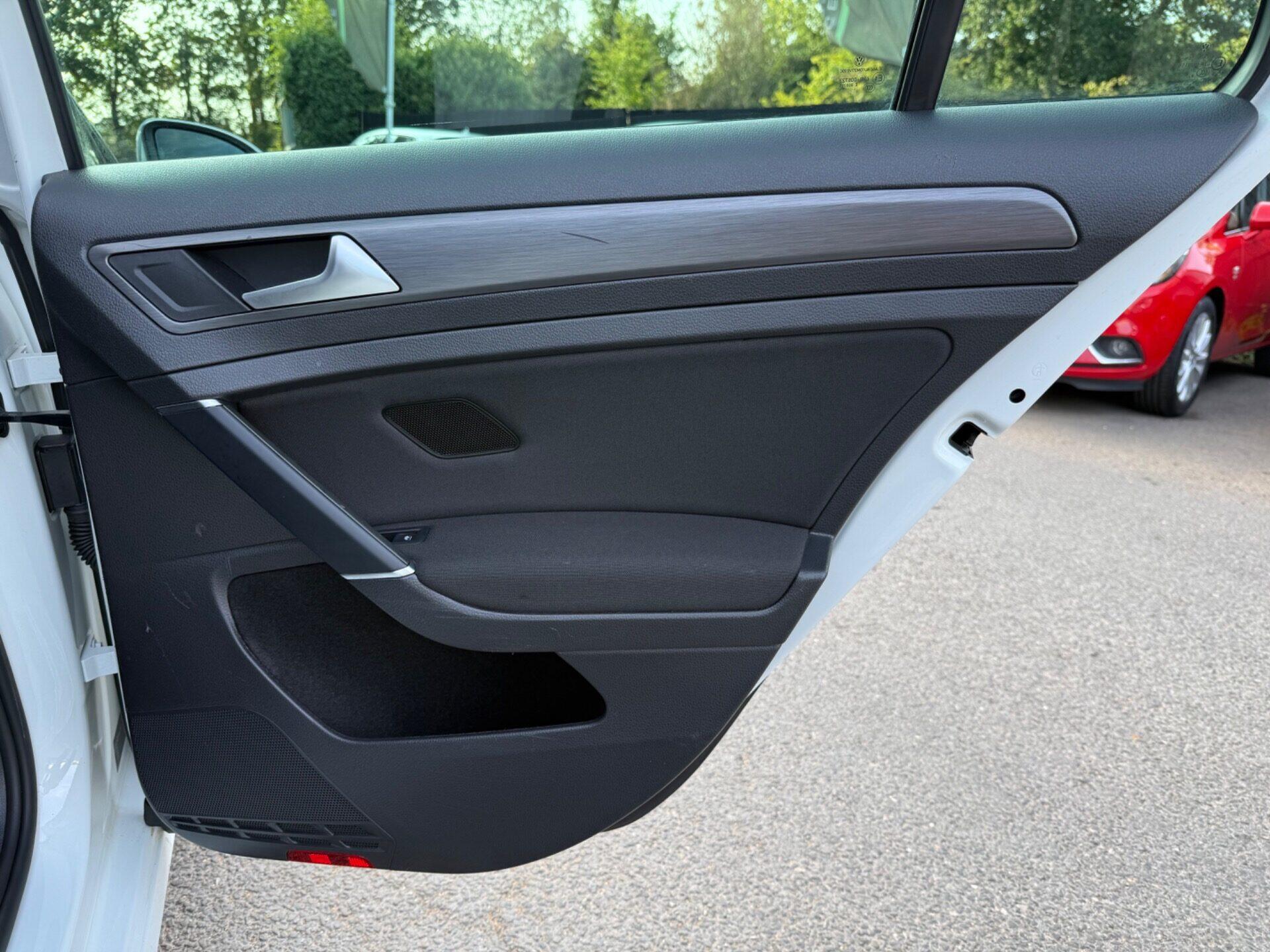 Volkswagen Golf view 30