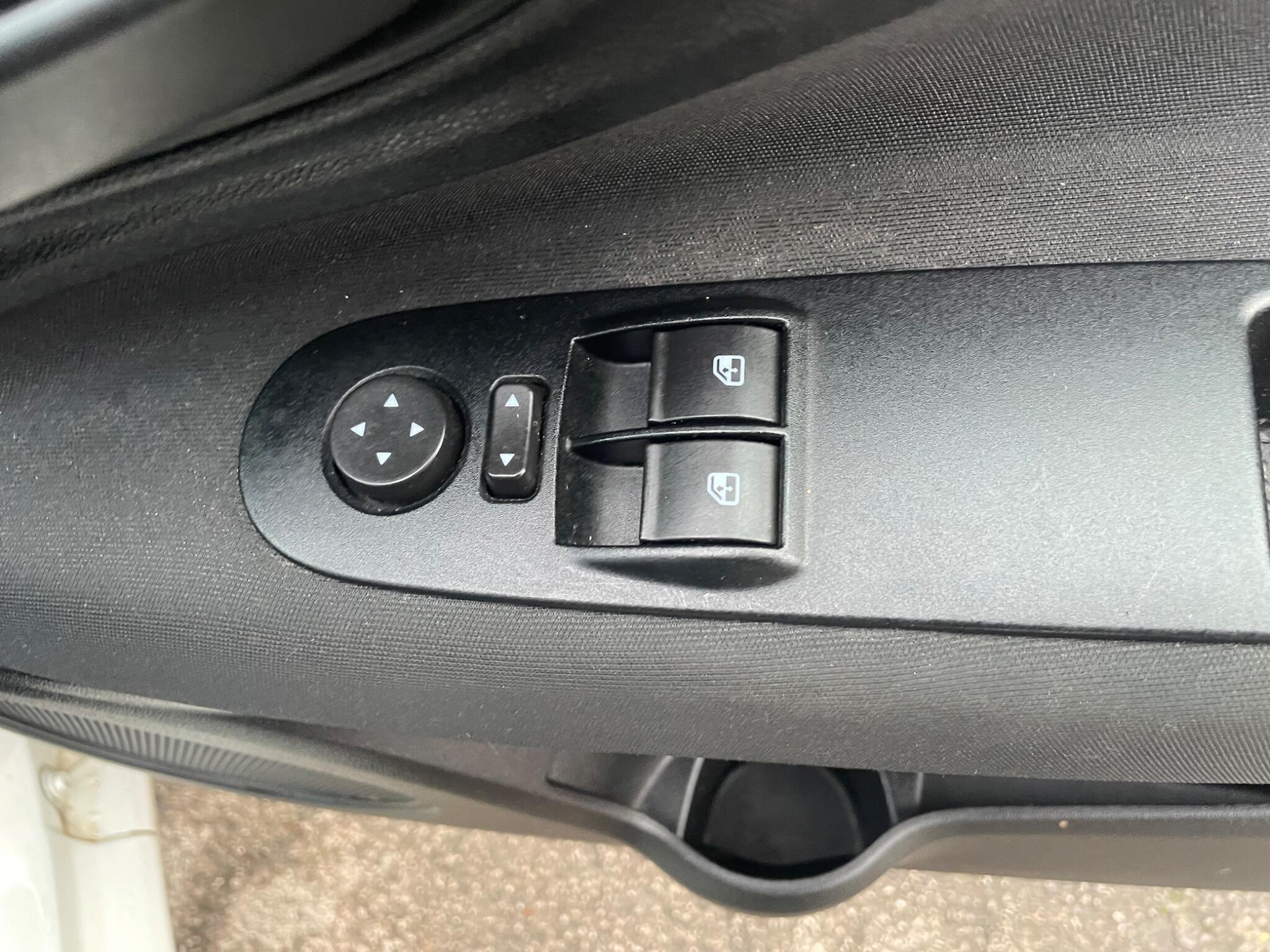 2011 Fiat Punto Evo image 31