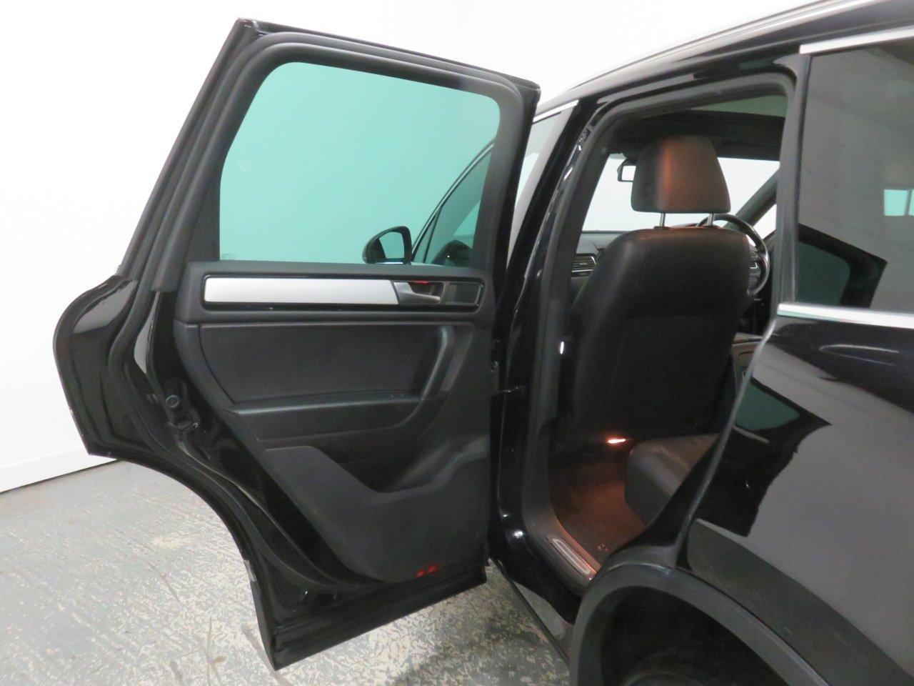 Volkswagen Touareg view 32