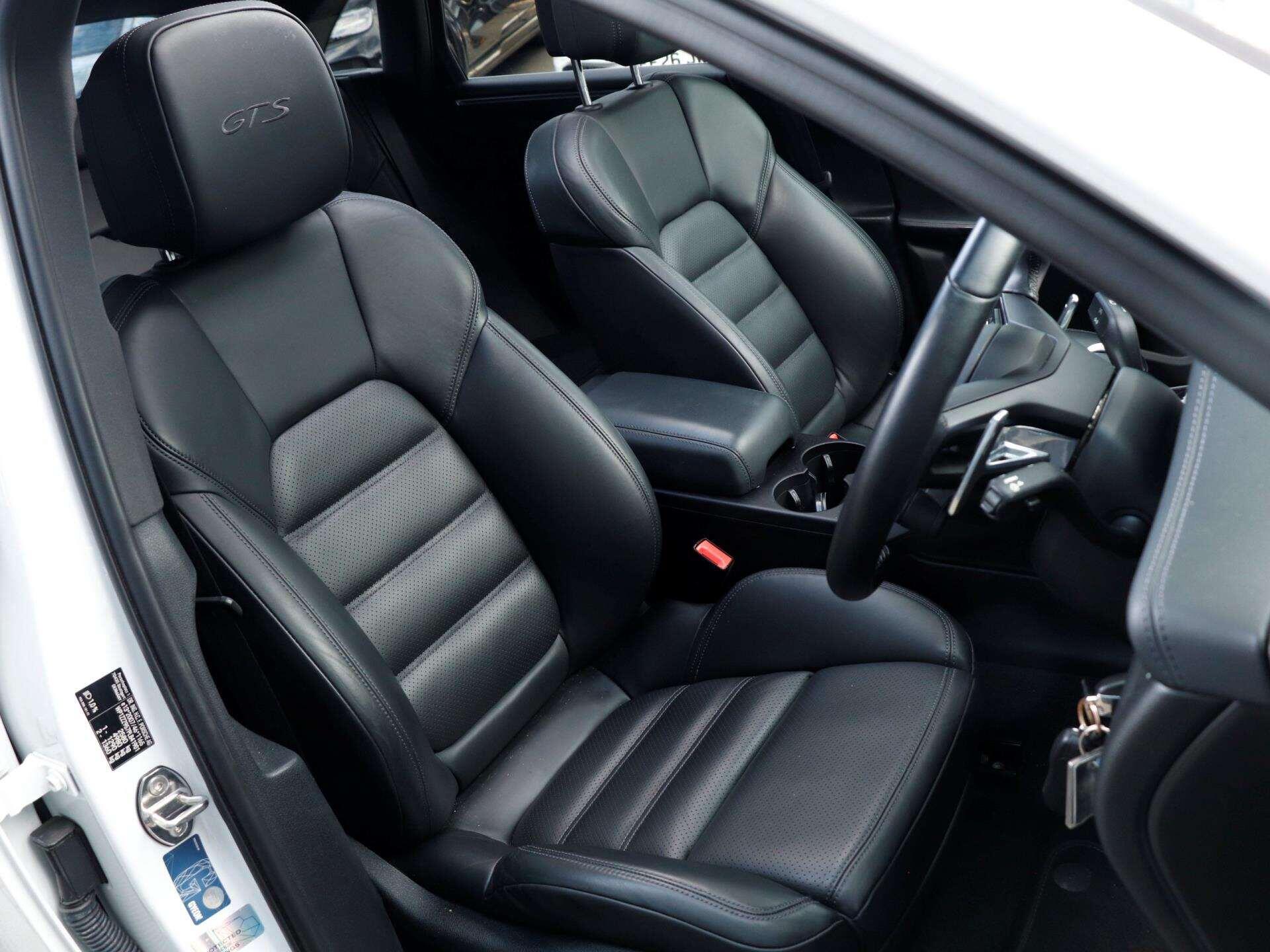 Porsche Macan view 26
