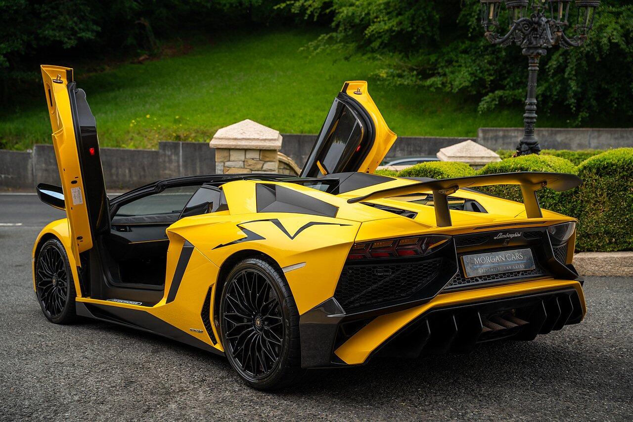Lamborghini Aventador view 94