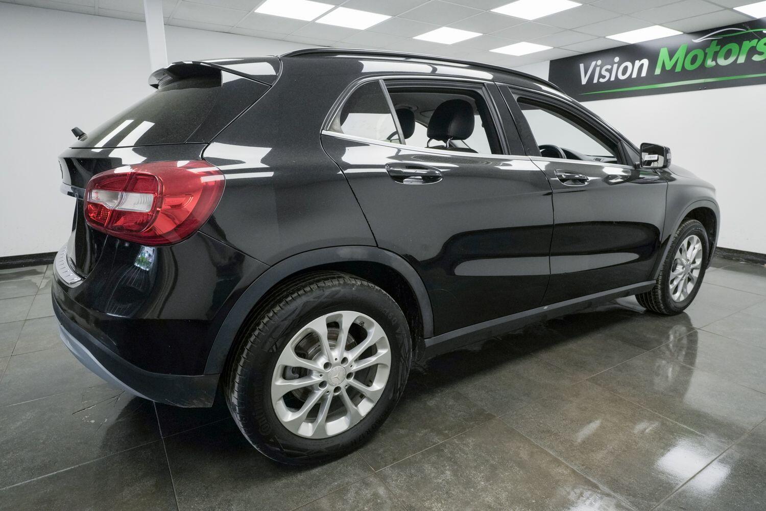 Mercedes-Benz Gla view 4