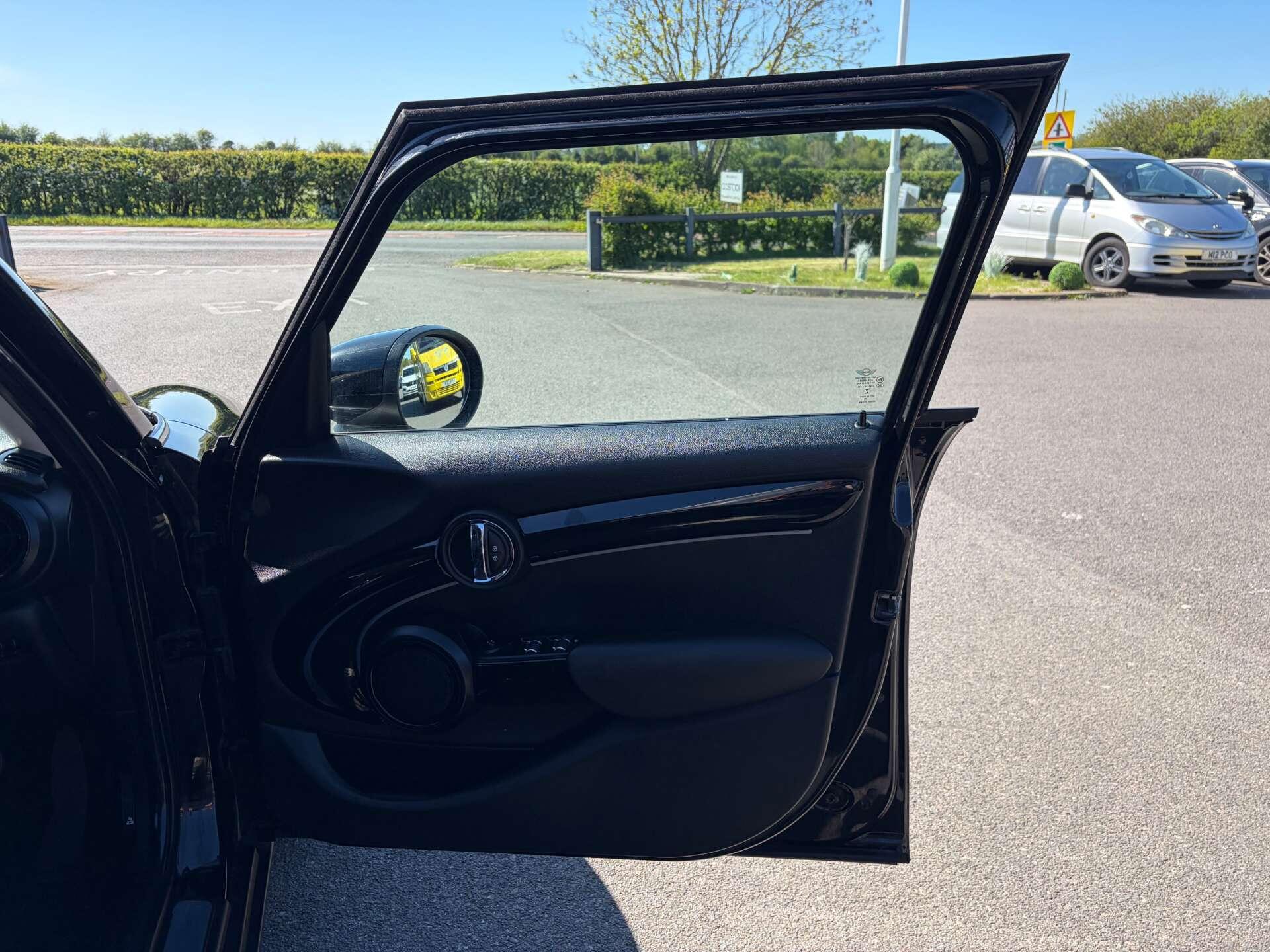 Mini Cooper view 34