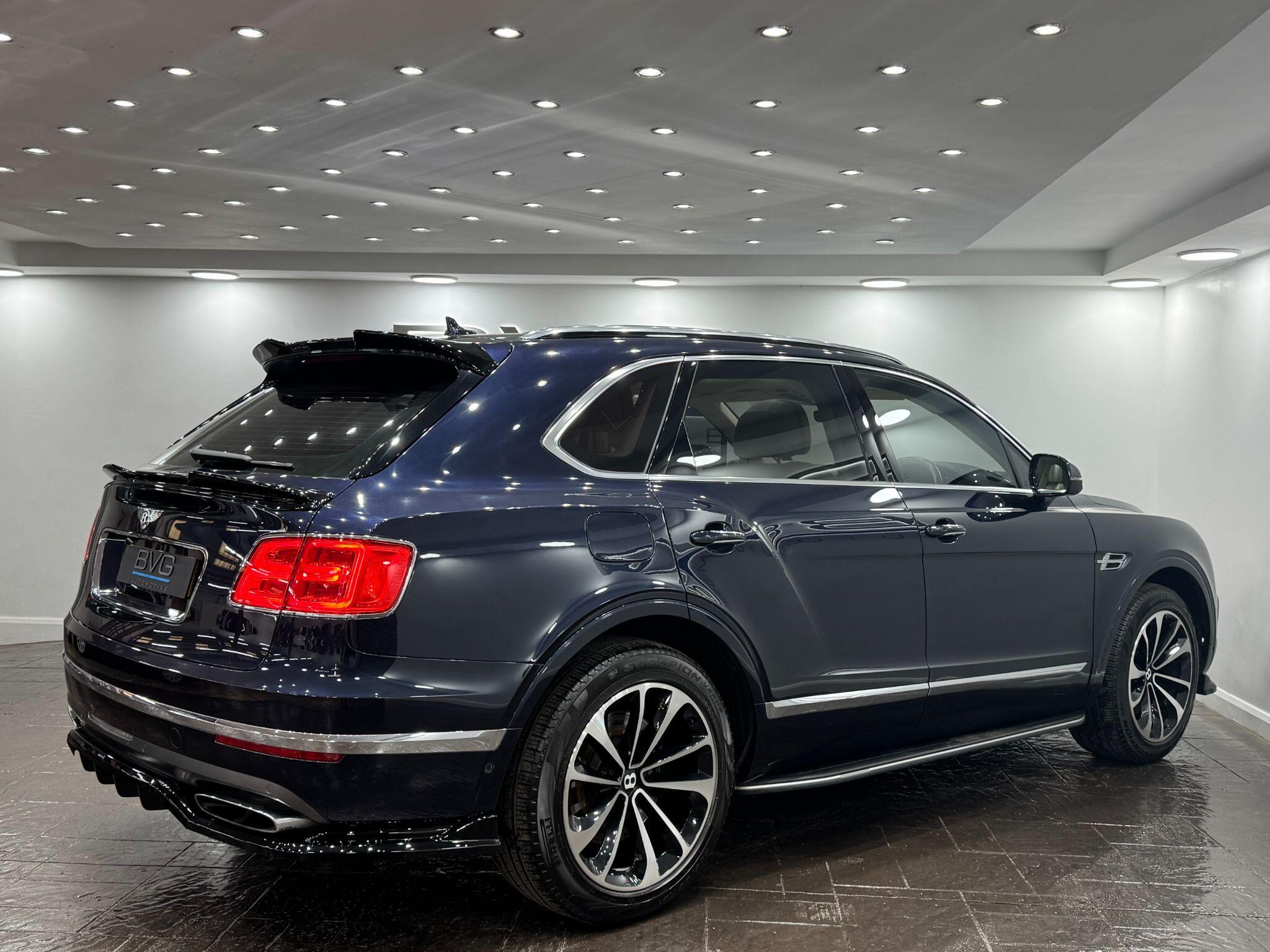Bentley Bentayga view 16