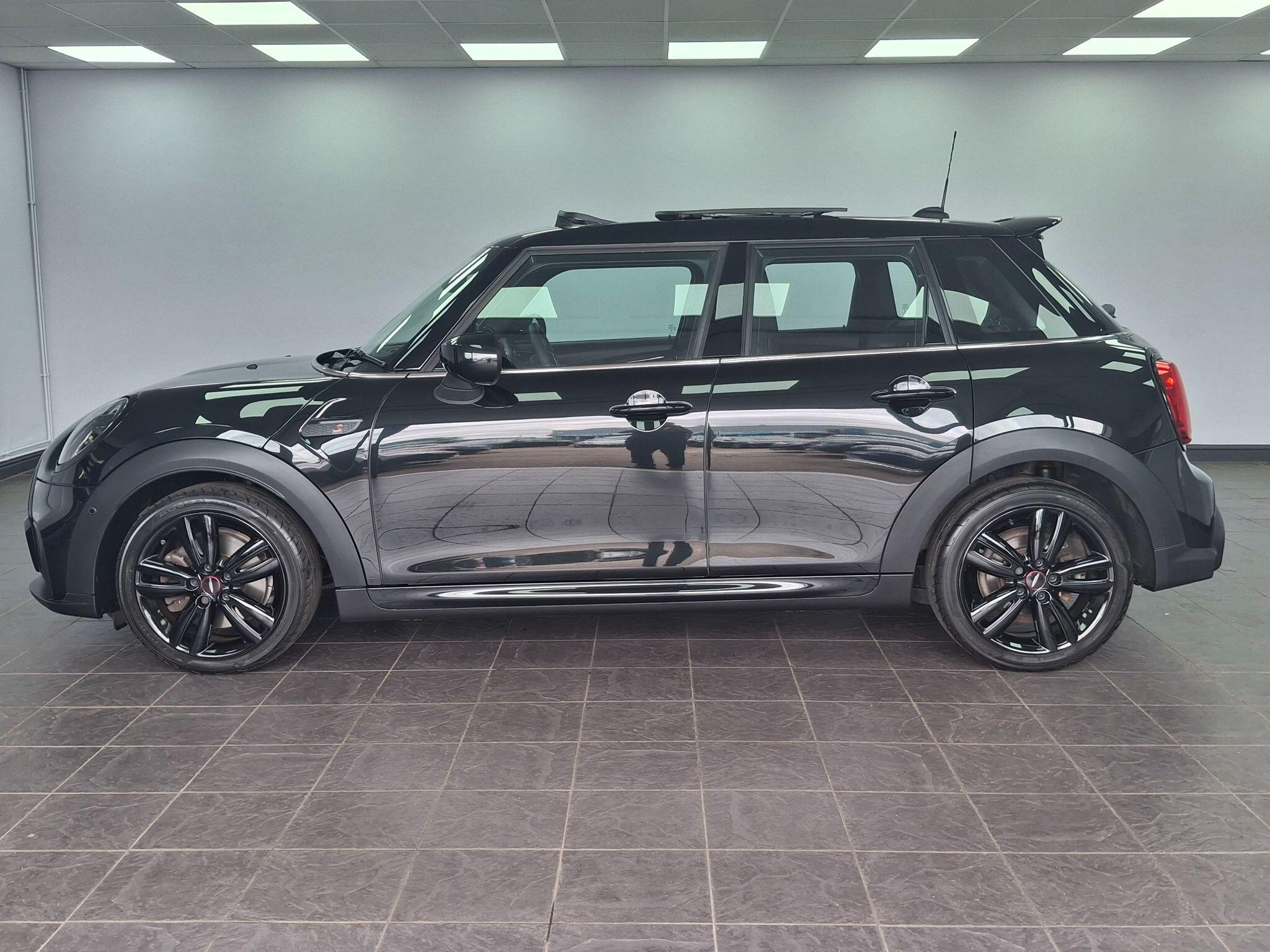 Mini Hatch view 50