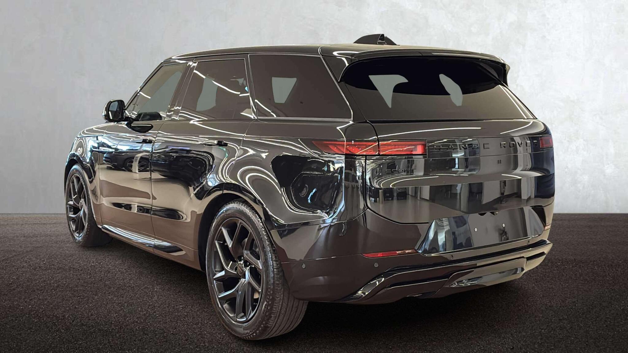 Land Rover Range Rover Sport view 2