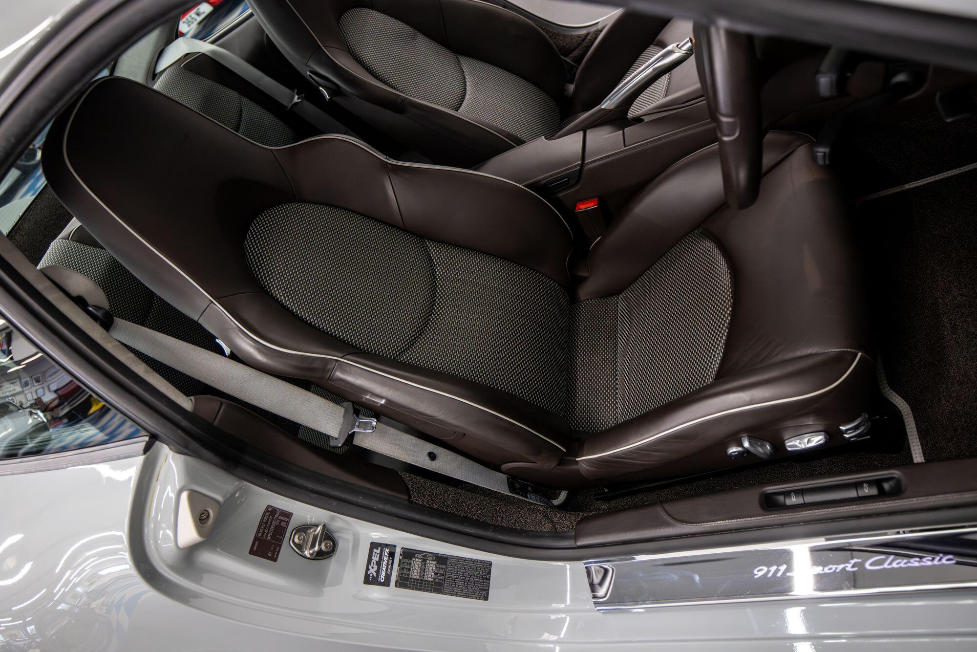 Porsche 911 view 31