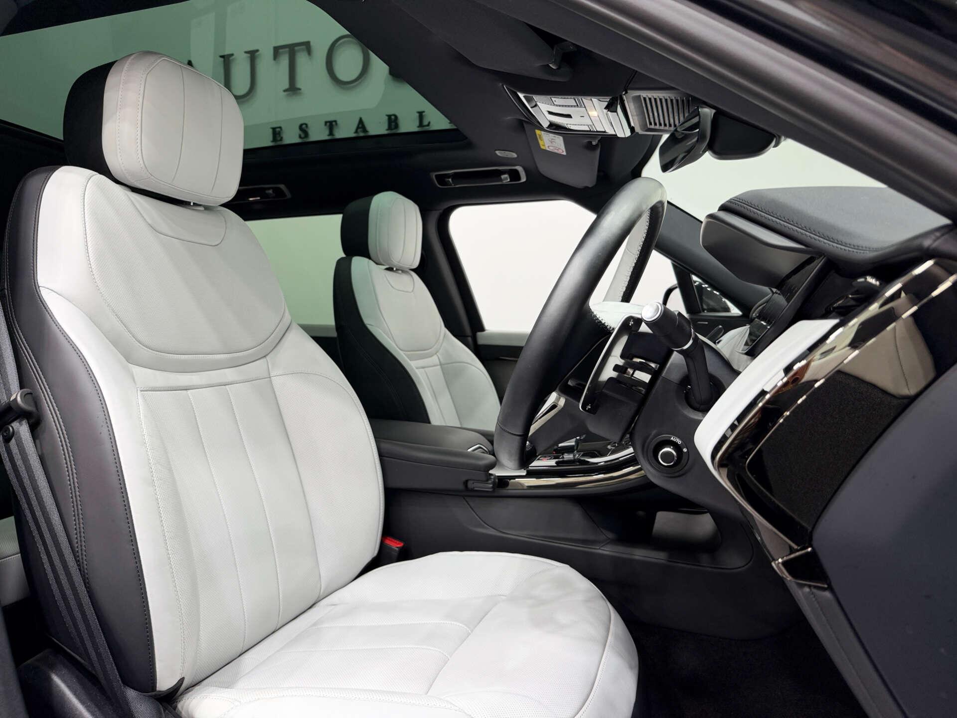 Land Rover Range Rover Sport view 2
