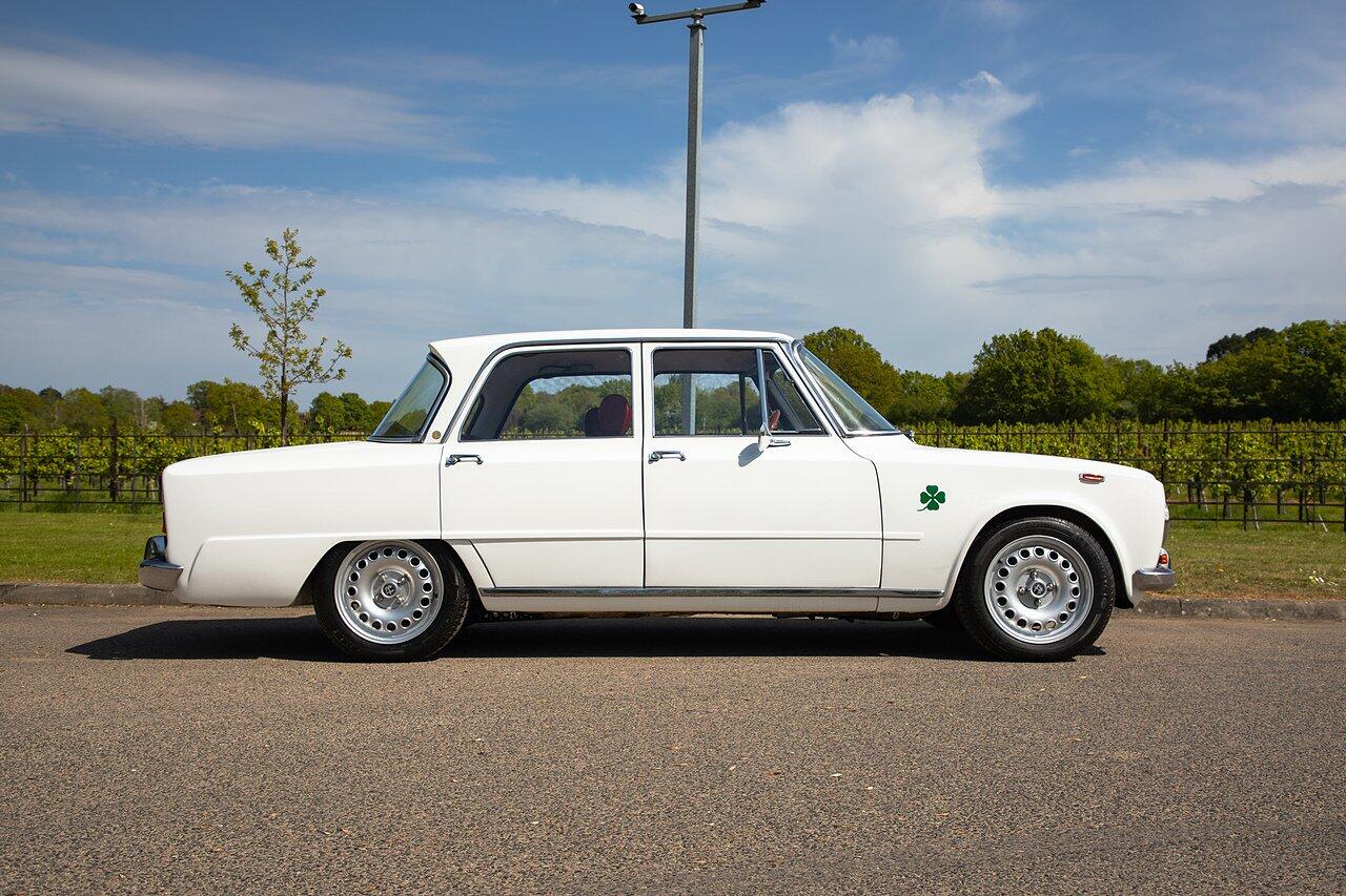 Alfa Romeo Giulia view 96