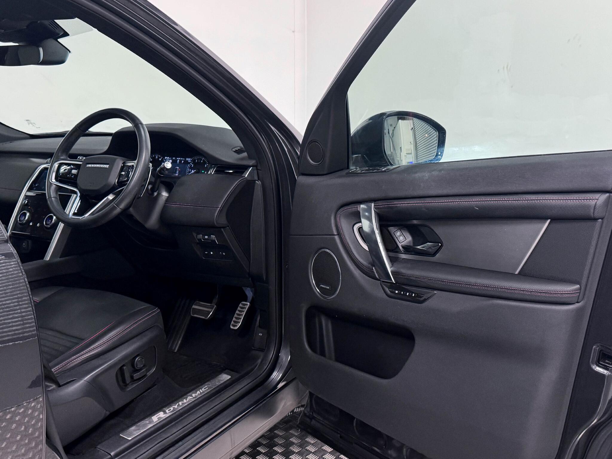Land Rover Discovery Sport view 24