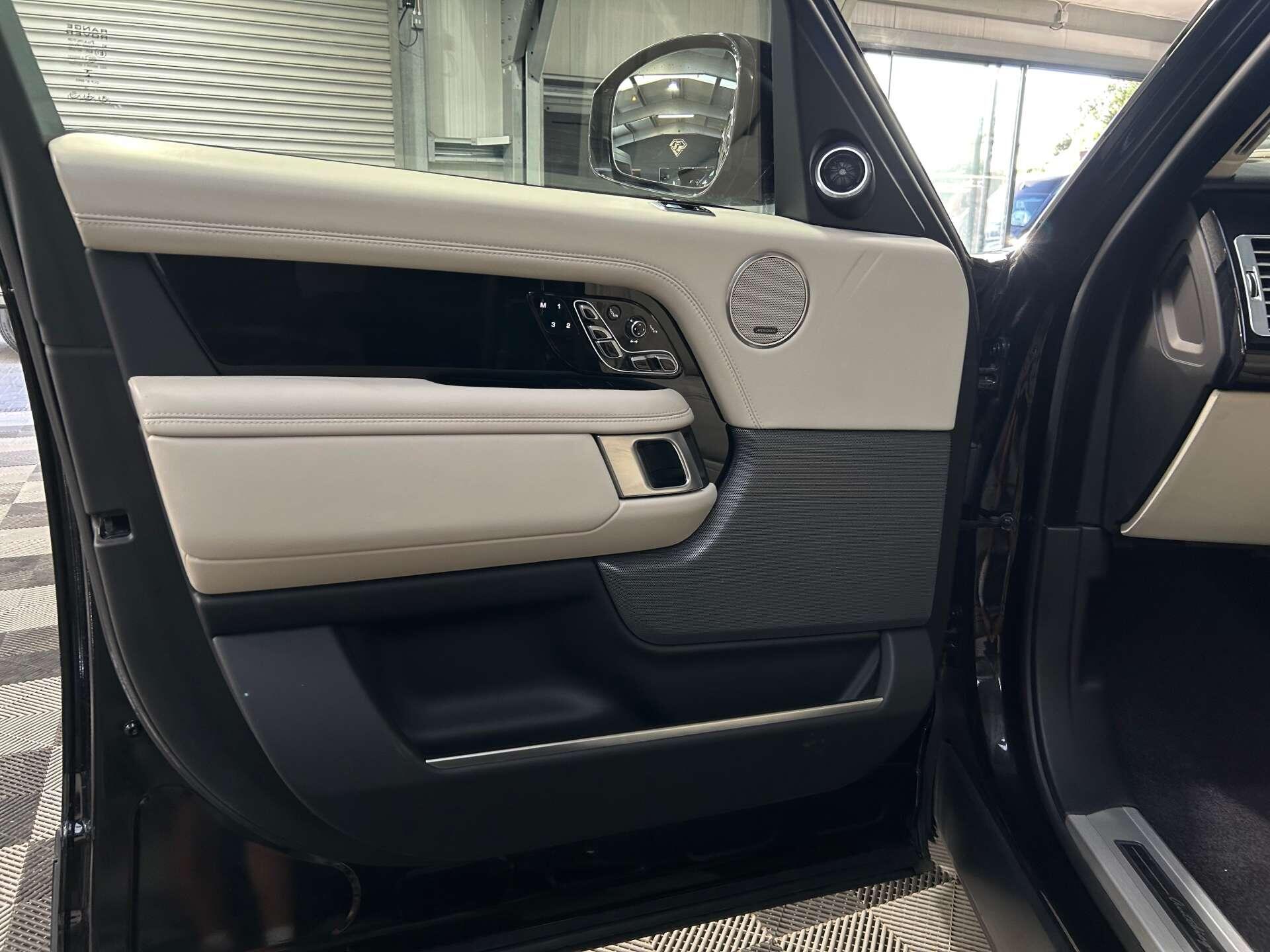 Land Rover Range Rover view 45