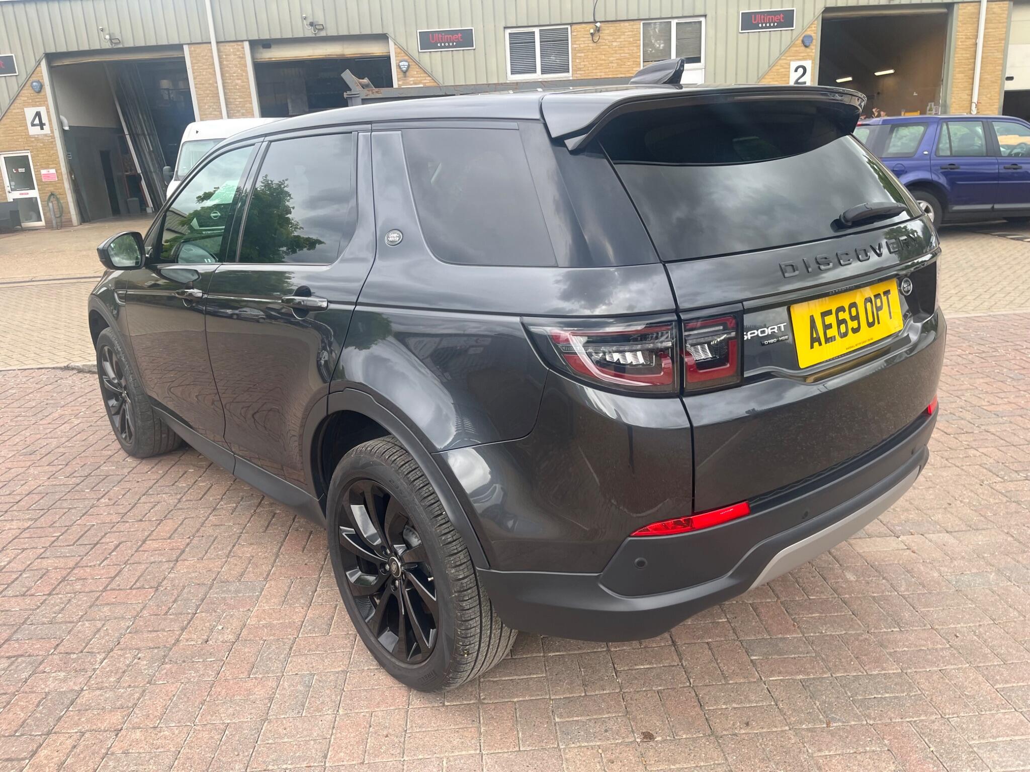 Land Rover Discovery Sport view 14