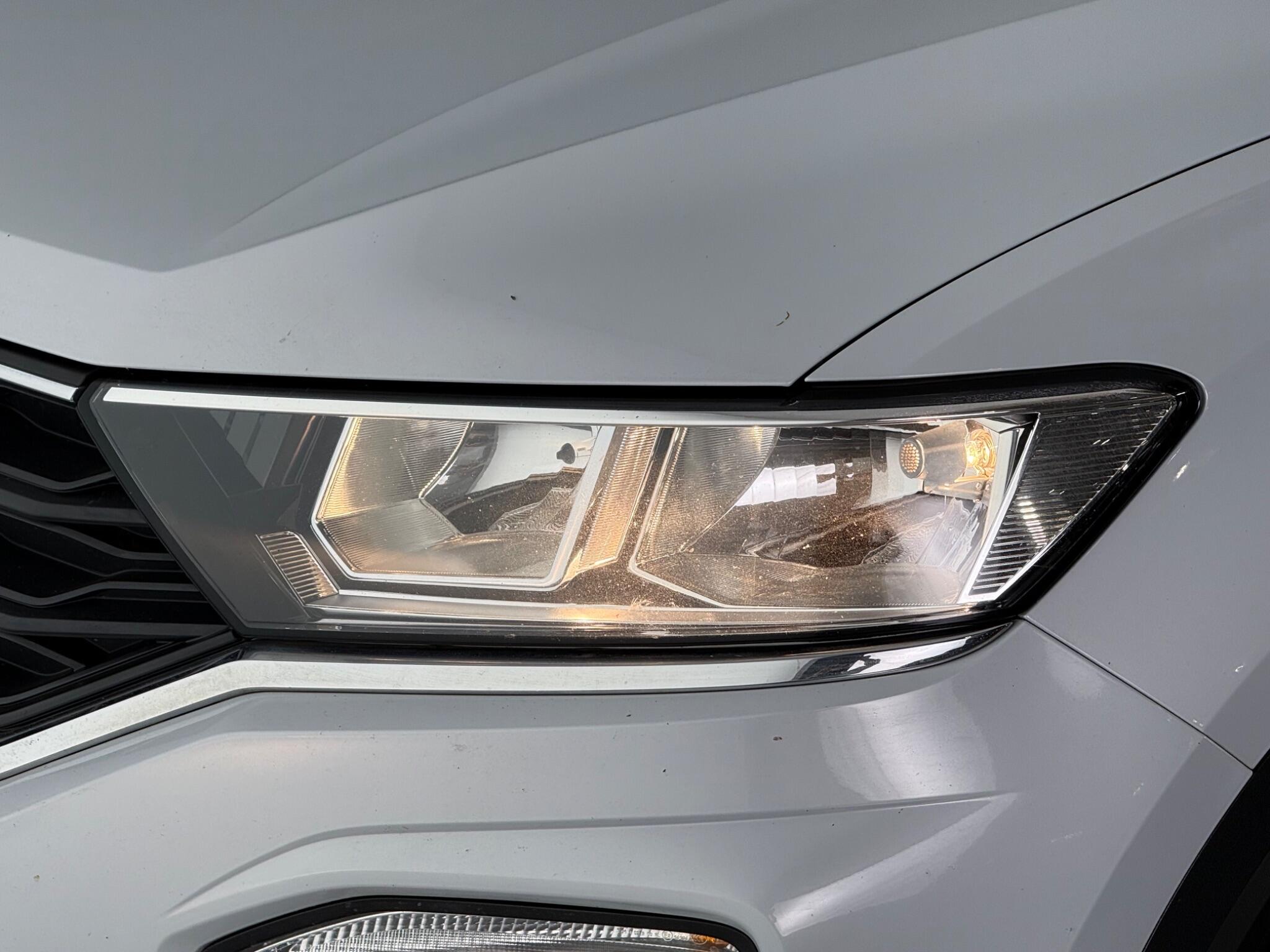 Volkswagen T-Roc view 4
