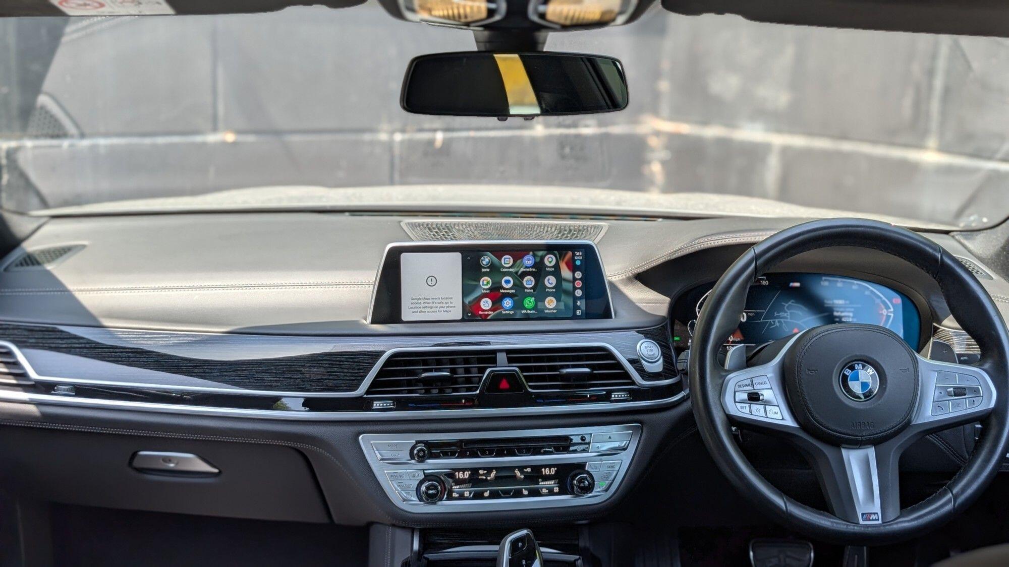 BMW 7 Series view 10
