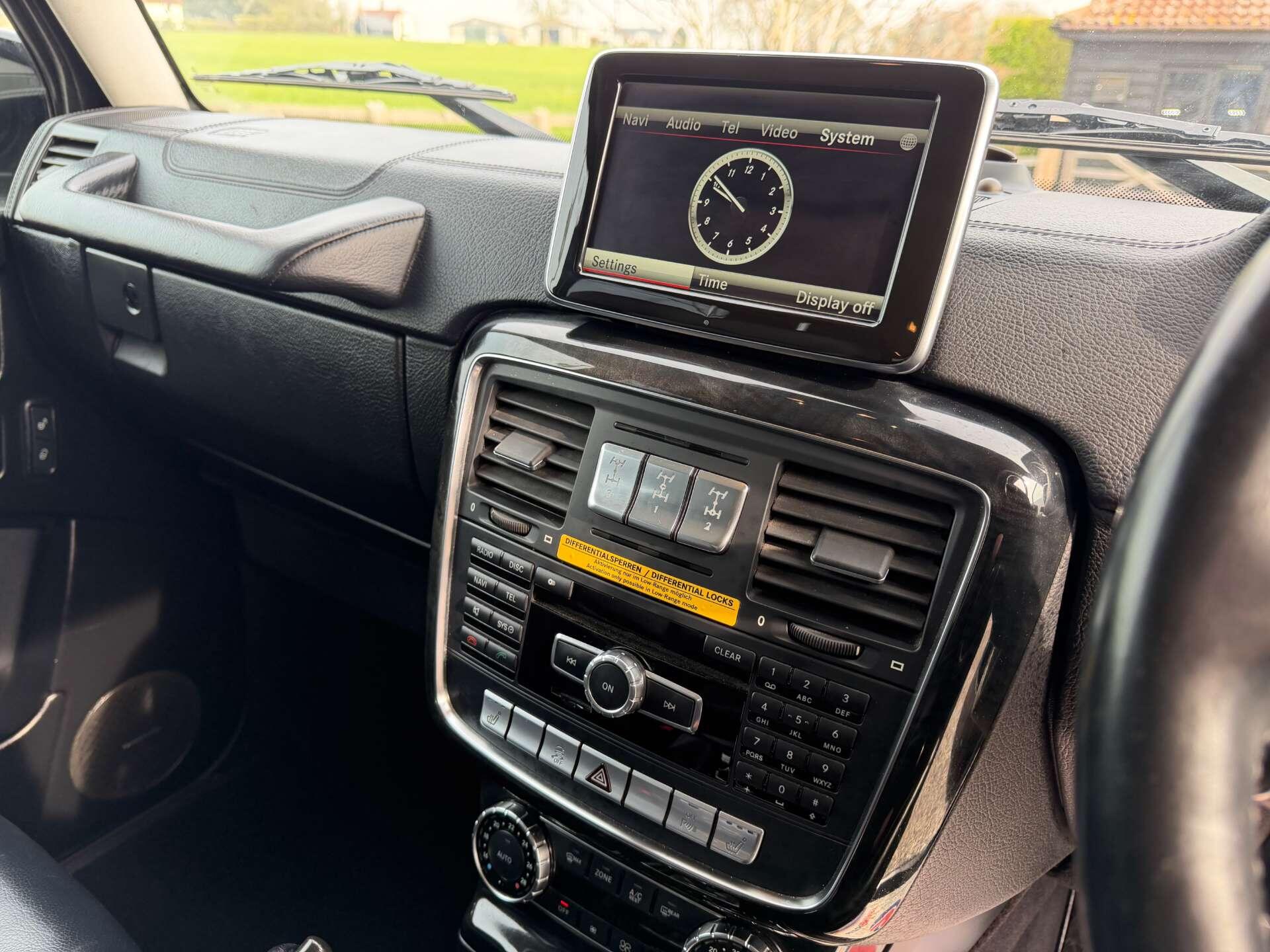 Mercedes-Benz G-Class view 24