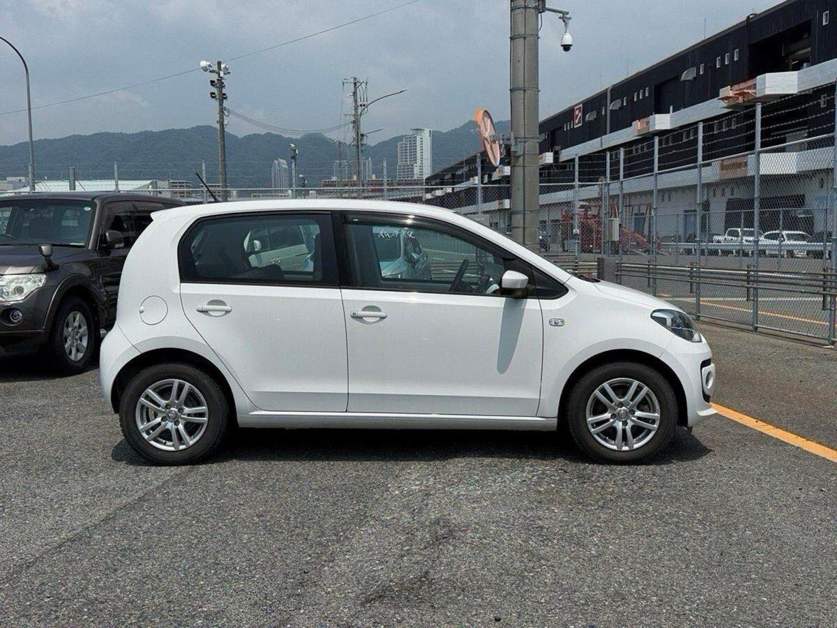 Volkswagen Up! view 7