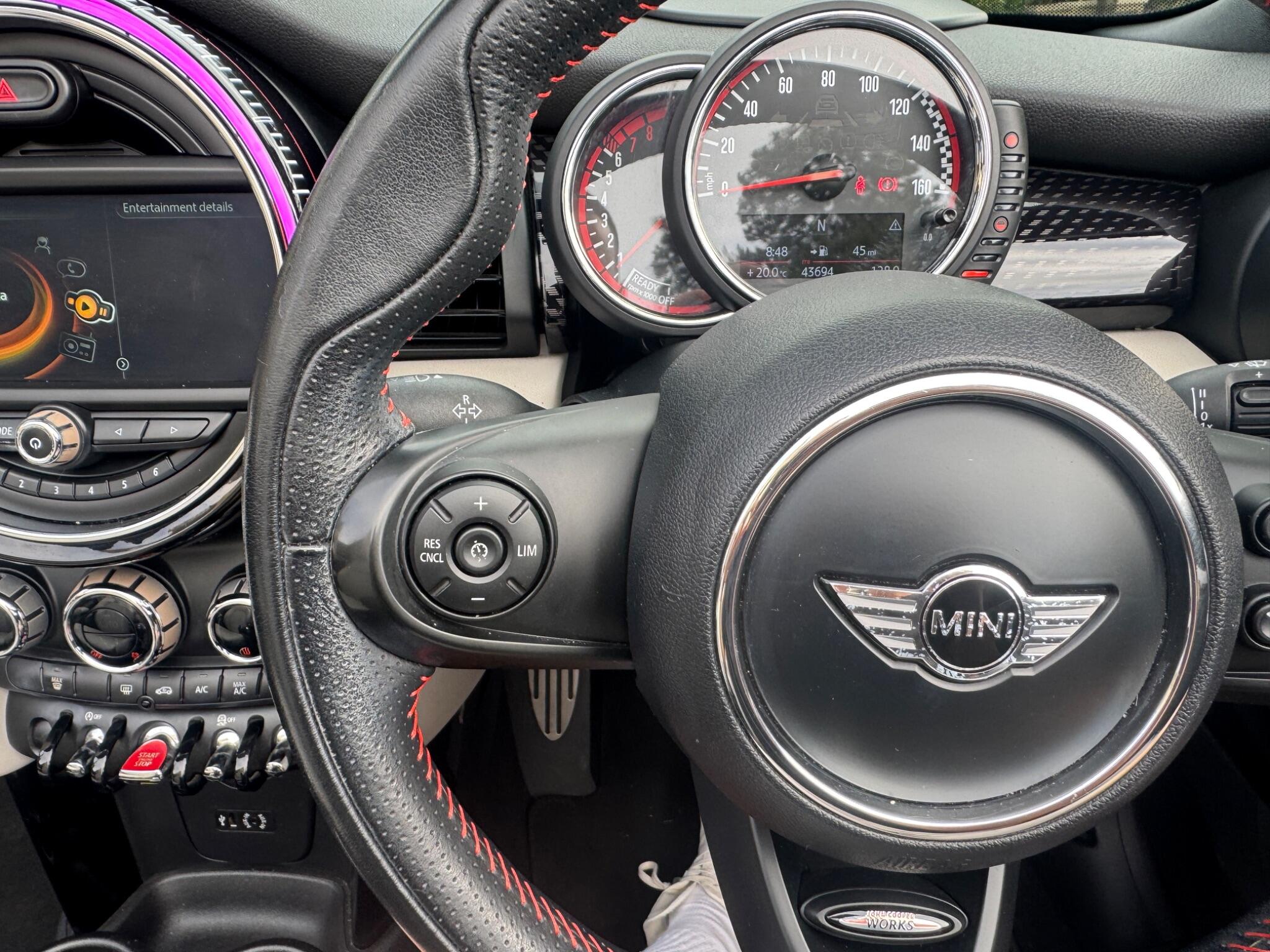 Mini Convertible view 62