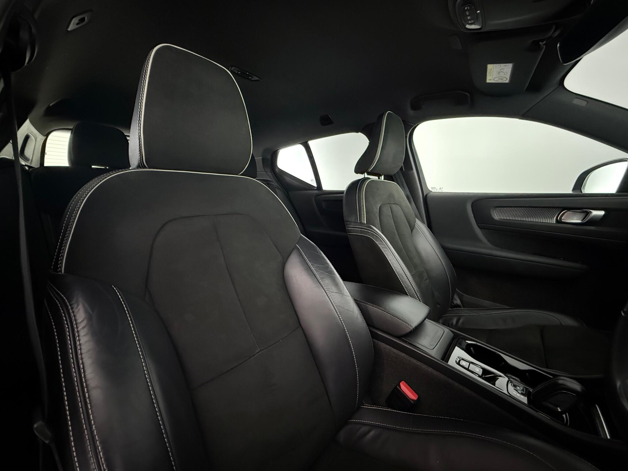 Volvo XC40 view 28