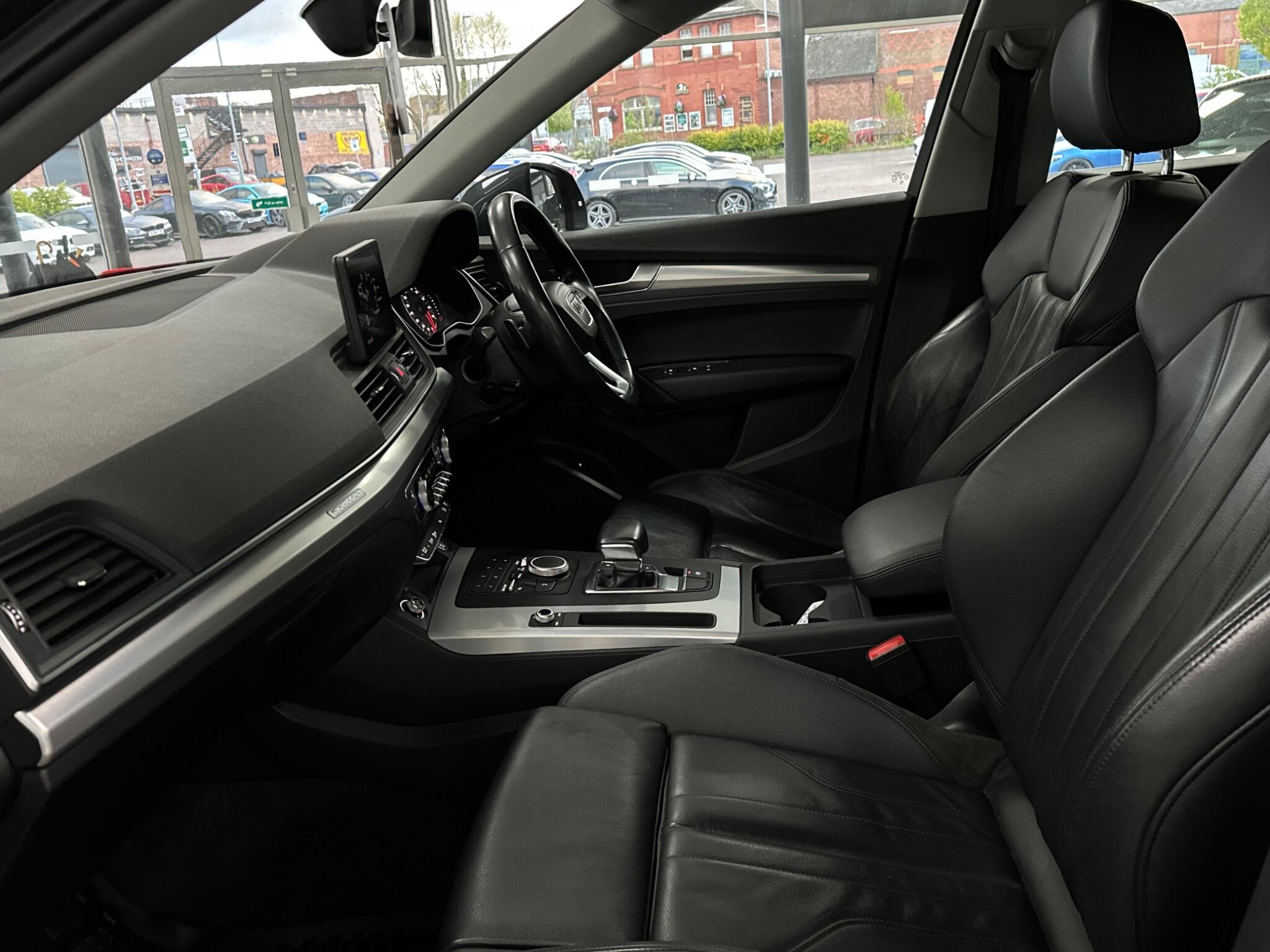 Audi Q5 view 32
