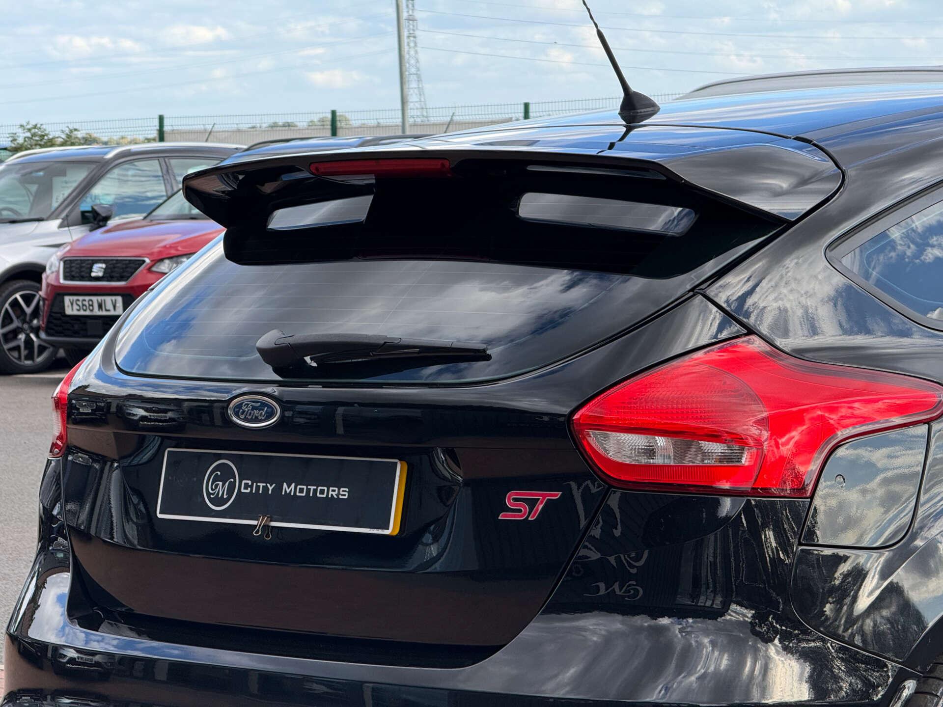 Ford Focus view 18