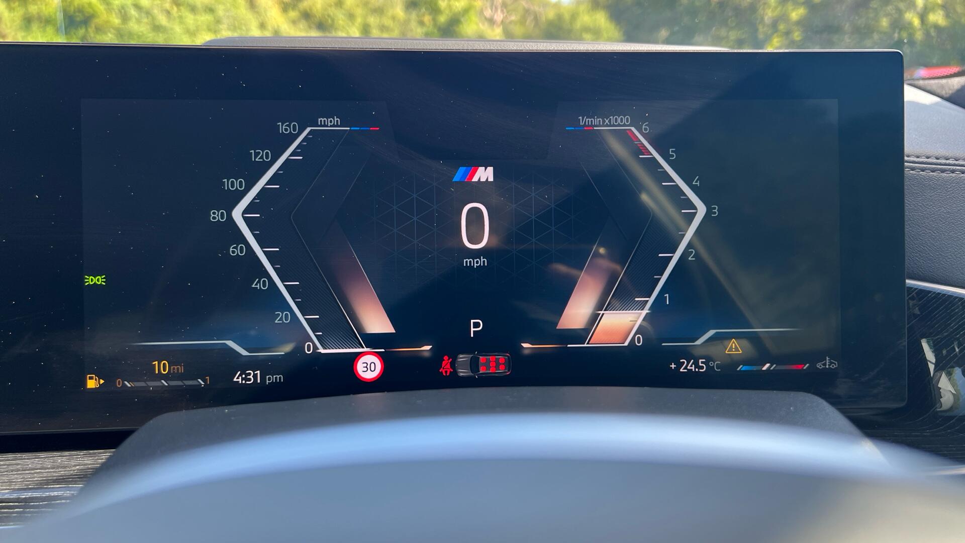 BMW X7 view 9
