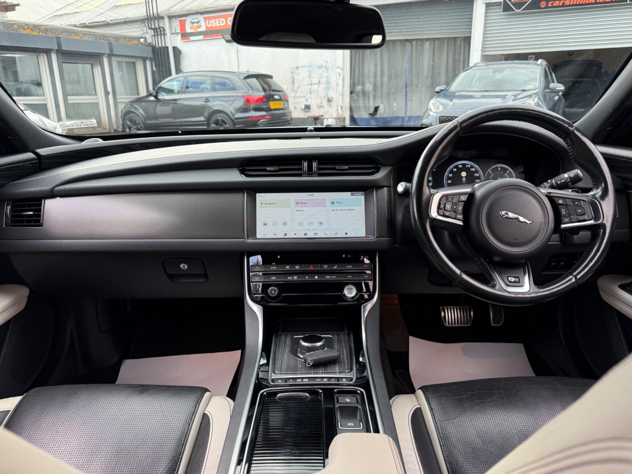Jaguar XF - Image 51