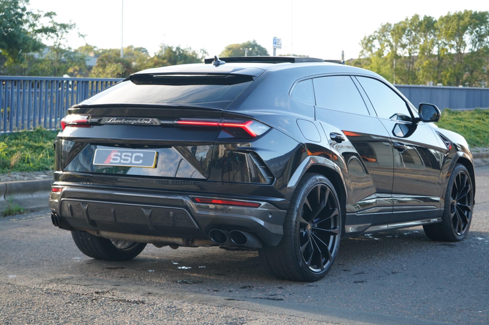 Lamborghini Urus view 9
