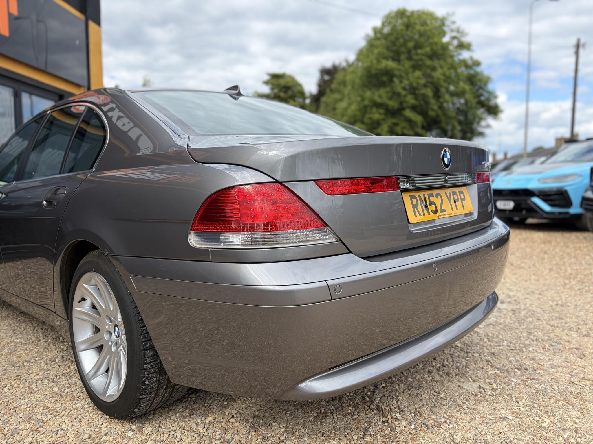 BMW 7 Series view 7