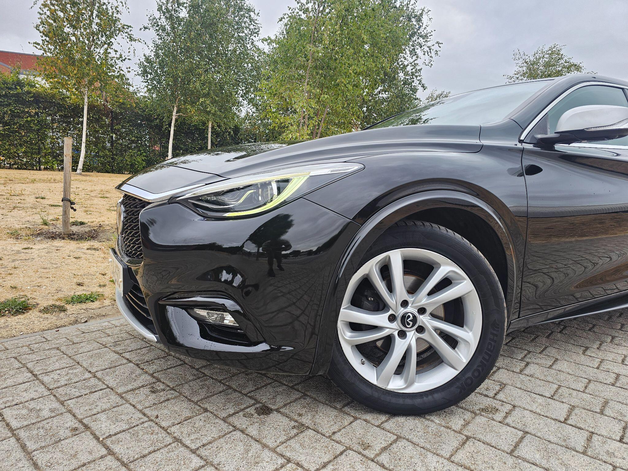 Infiniti Q30 view 35