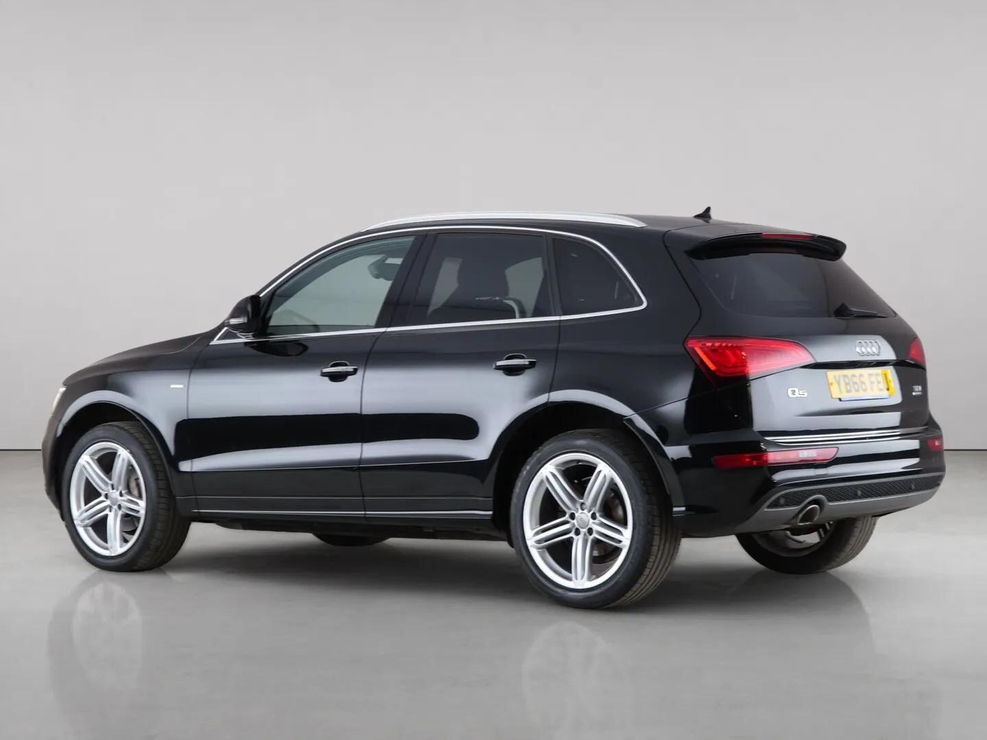 Audi Q5 view 8
