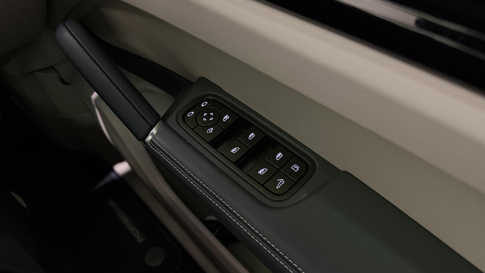 Porsche Cayenne view 25
