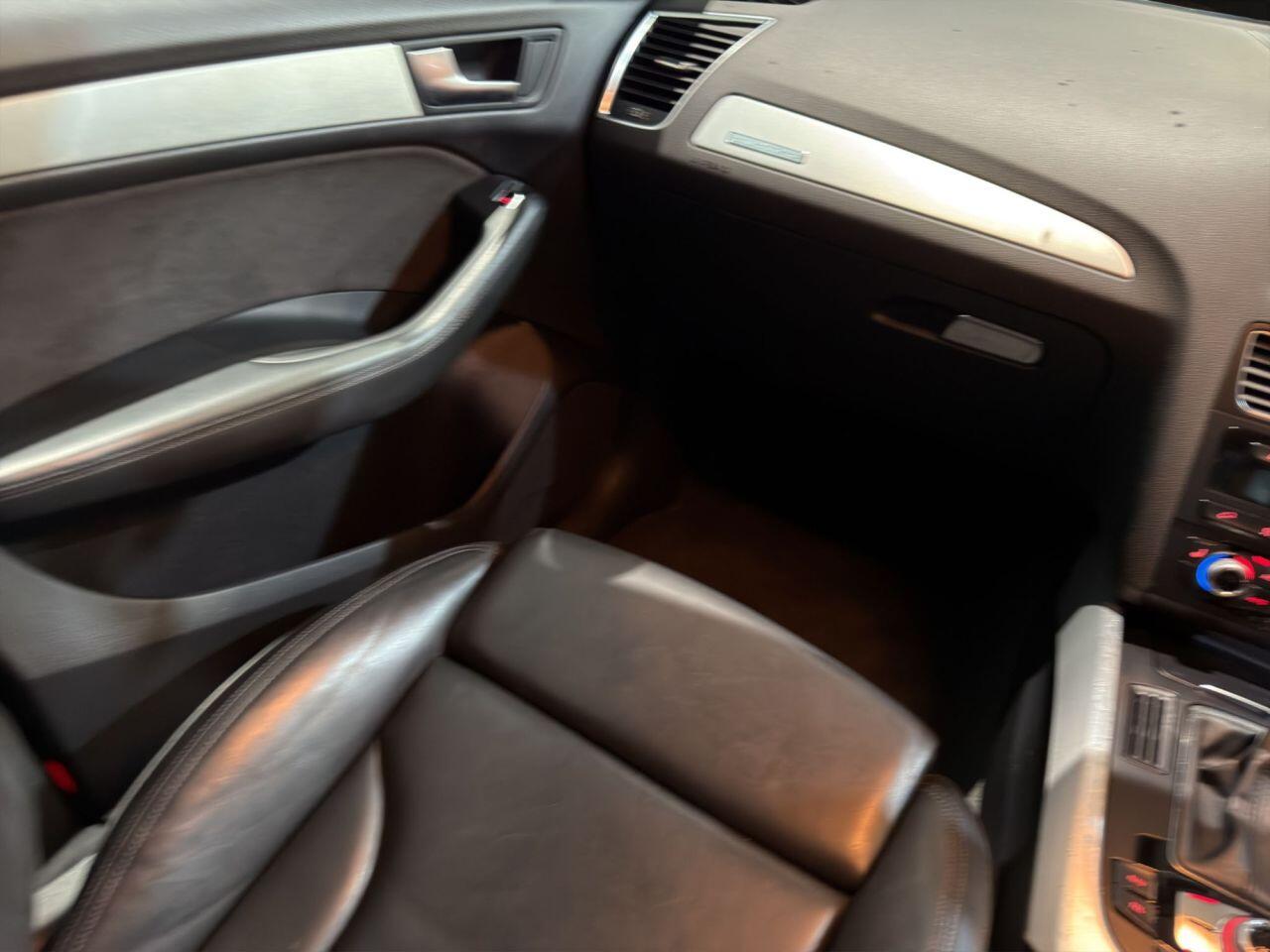 Audi Q5 view 10