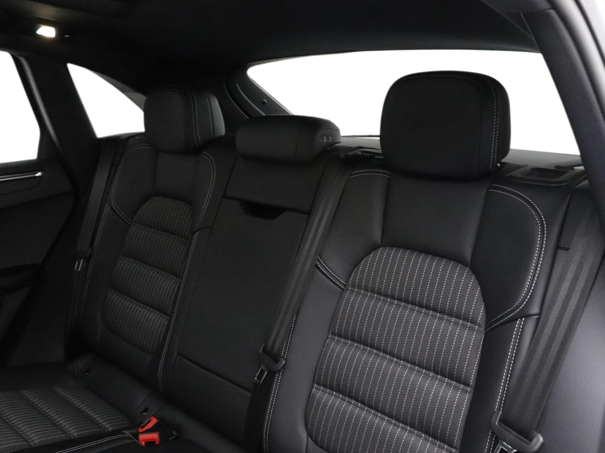 Porsche Macan view 18