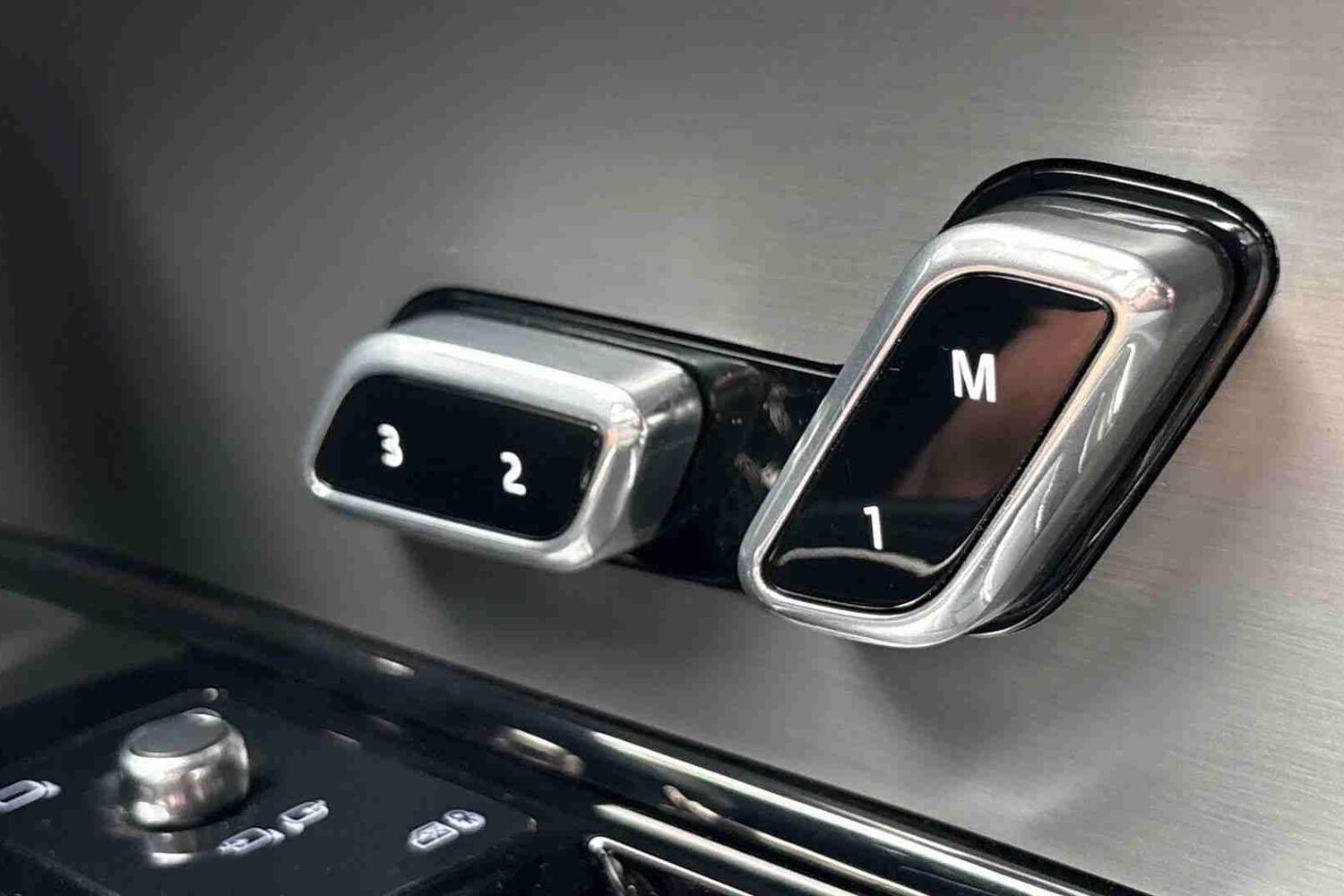 Land Rover Range Rover Sport view 32