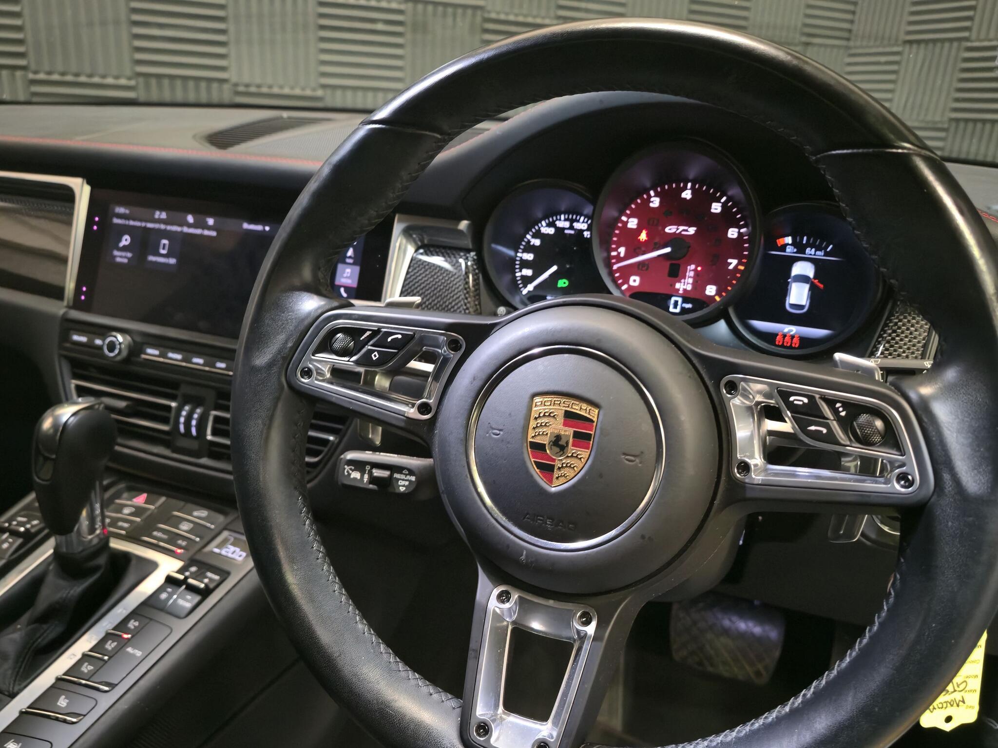 Porsche Macan view 19
