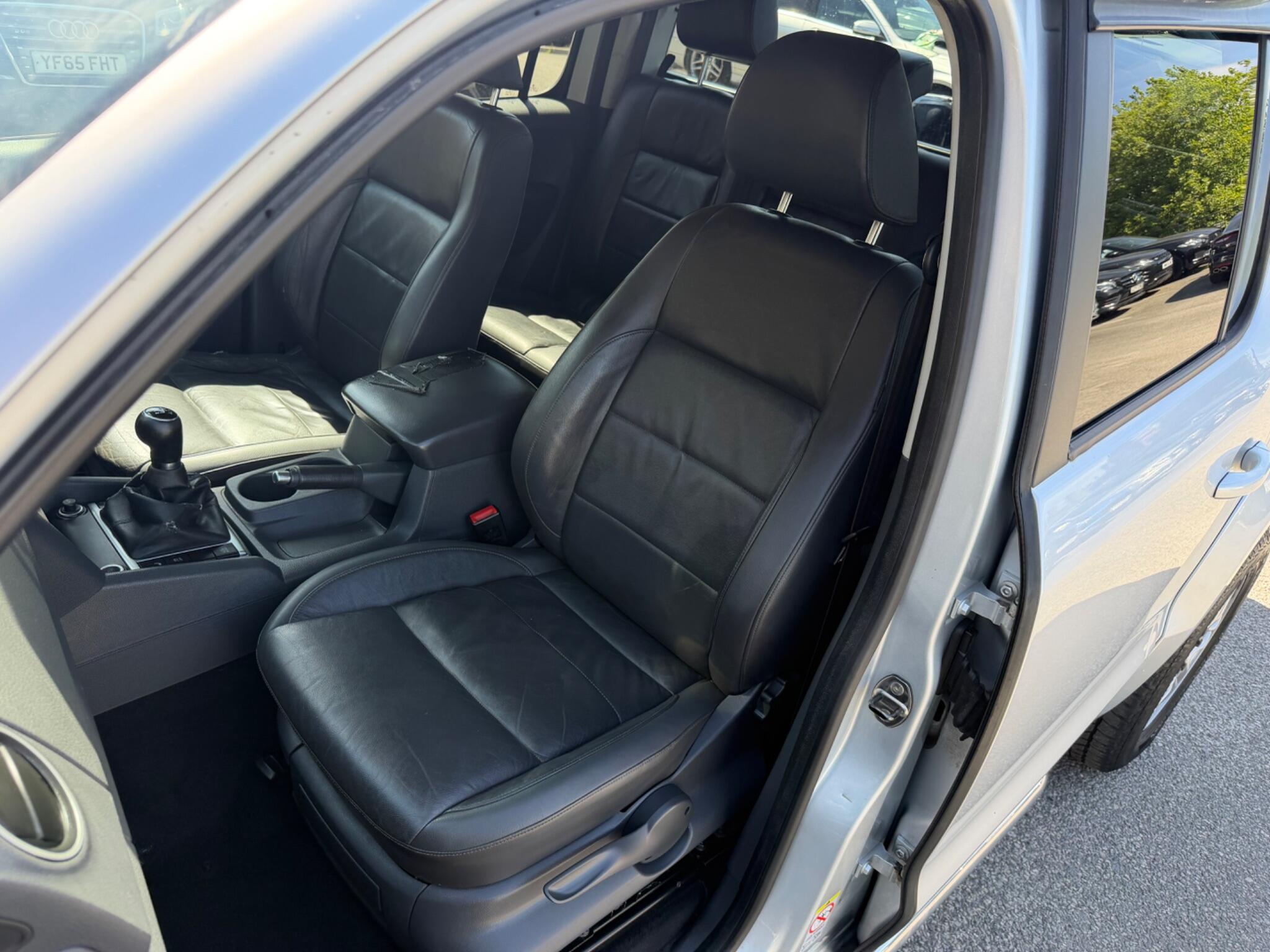 Volkswagen Amarok view 17