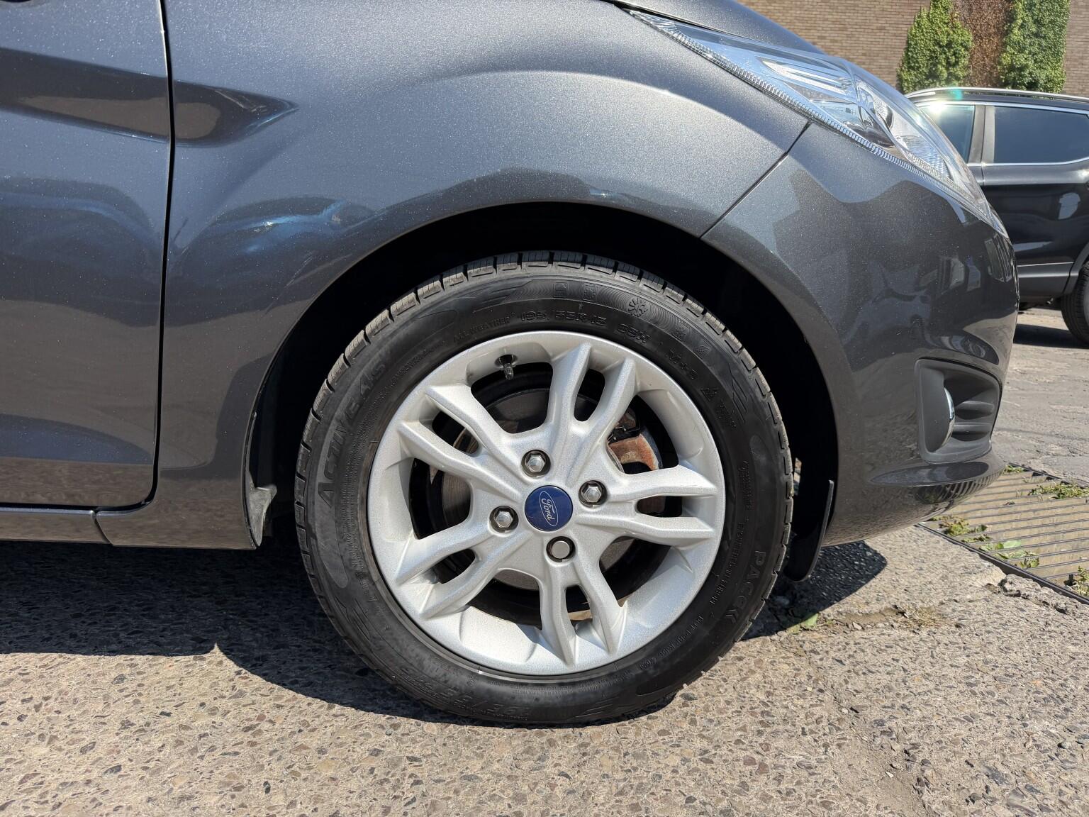 Ford Fiesta view 44