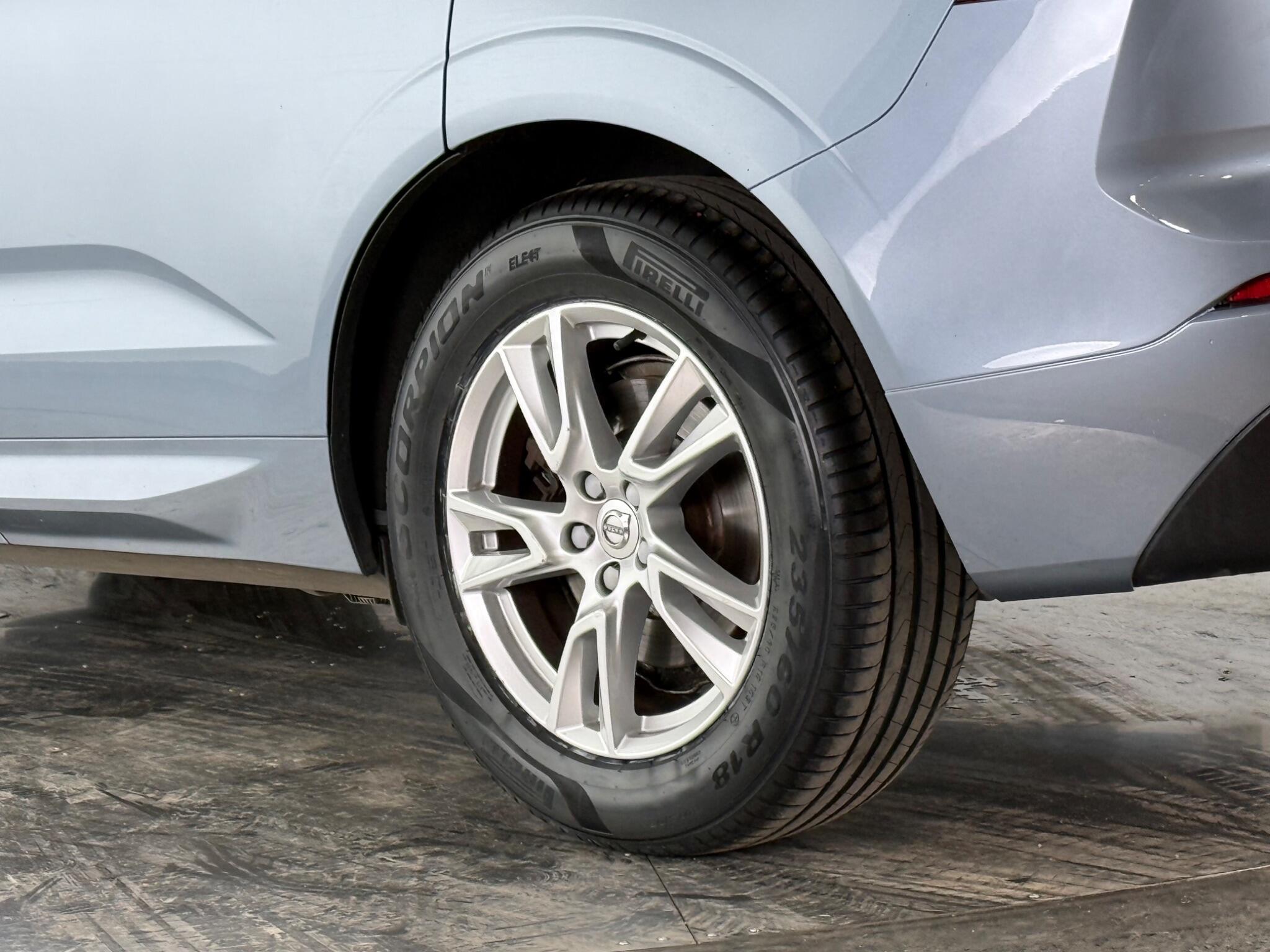 Volvo XC60 view 8