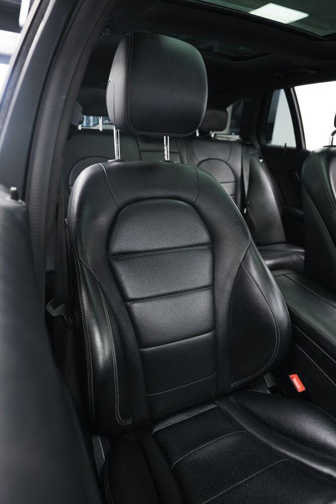 Mercedes-Benz C Class view 11
