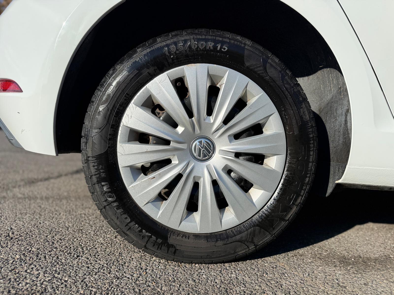 Volkswagen Golf view 48