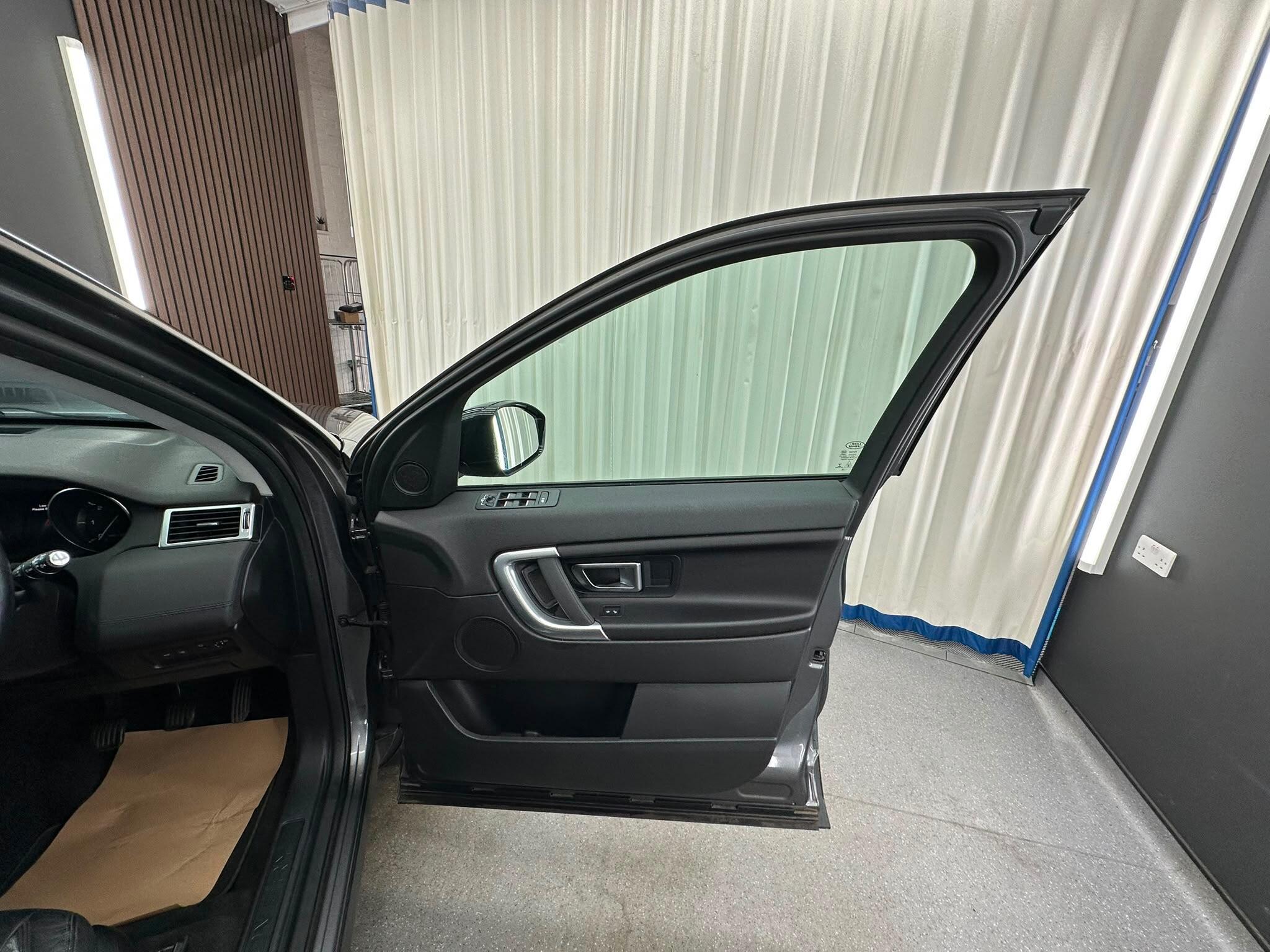 Land Rover Discovery Sport view 21