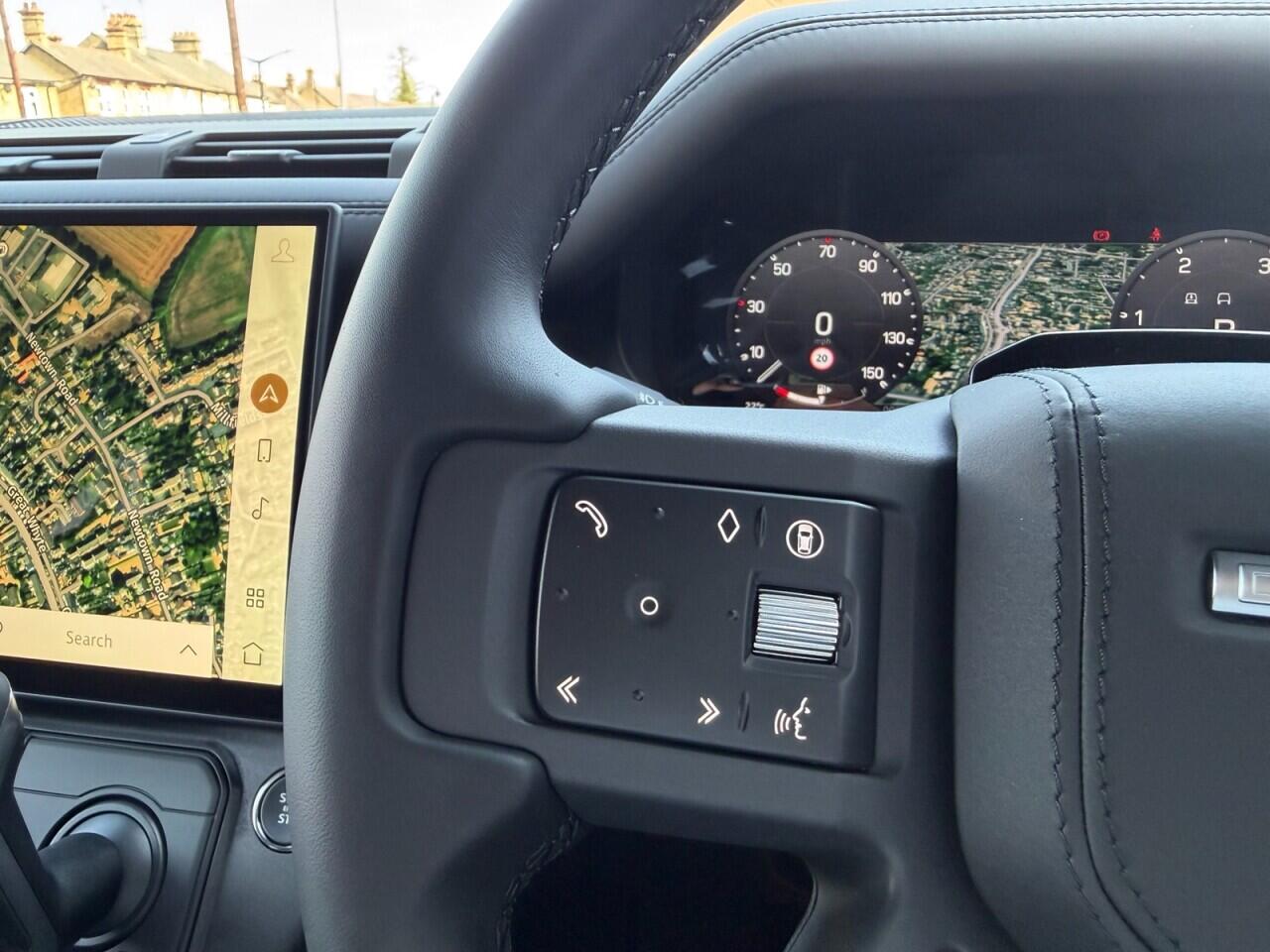 Land Rover Defender 110 view 39