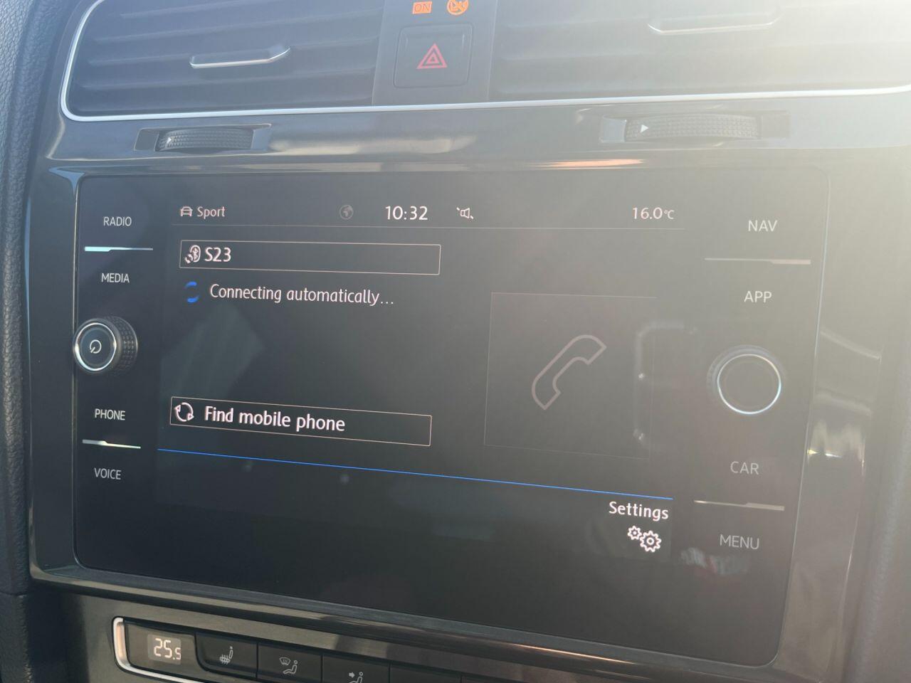 Volkswagen Golf view 18
