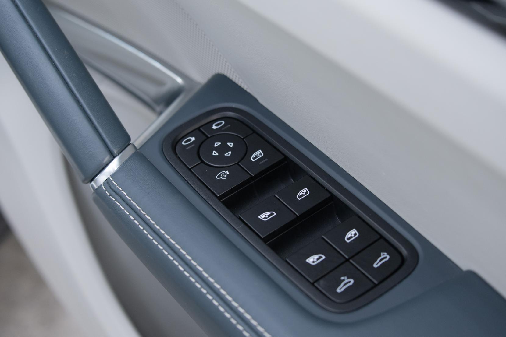 Porsche Cayenne view 29