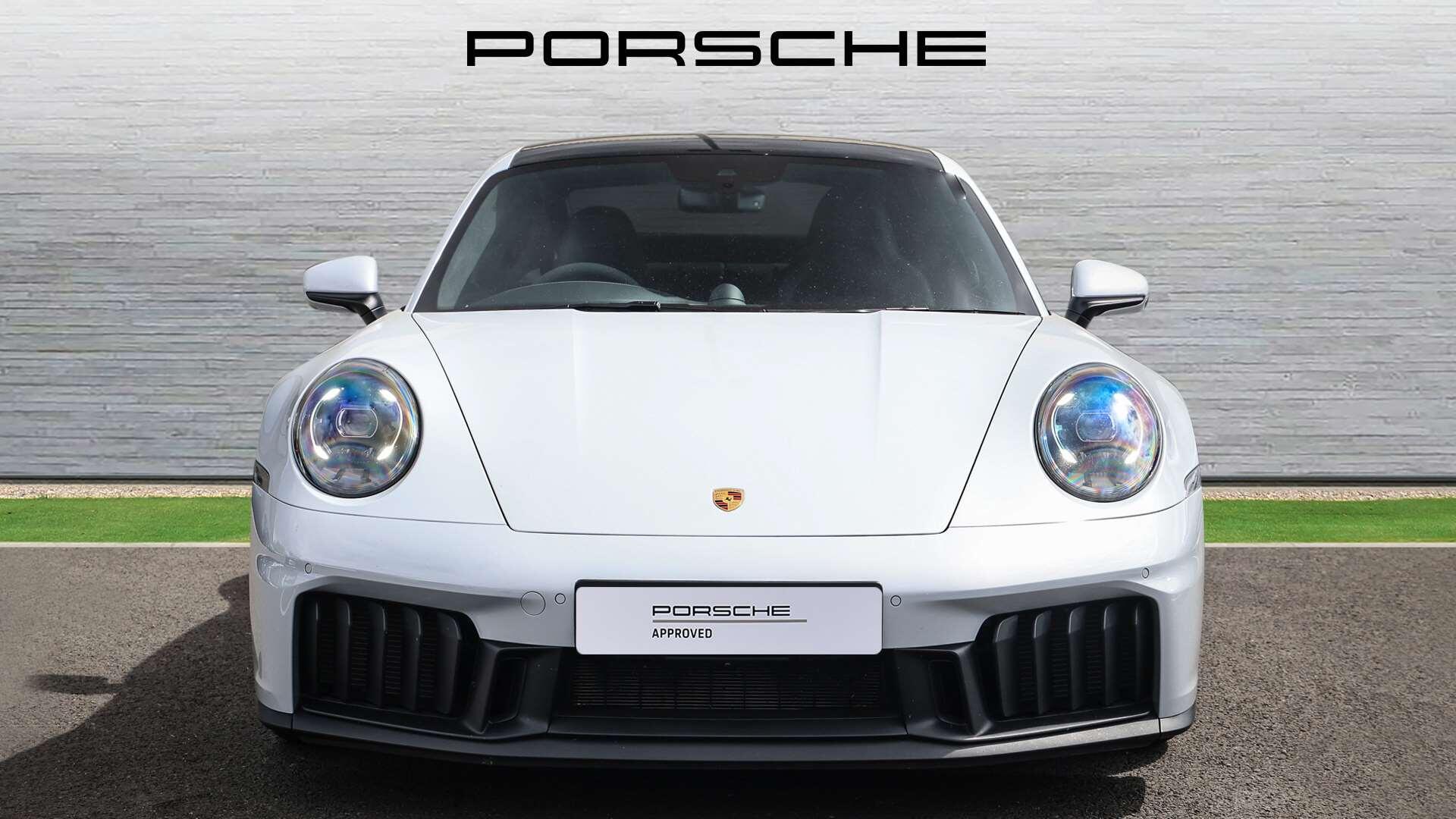 Porsche 911 view 9