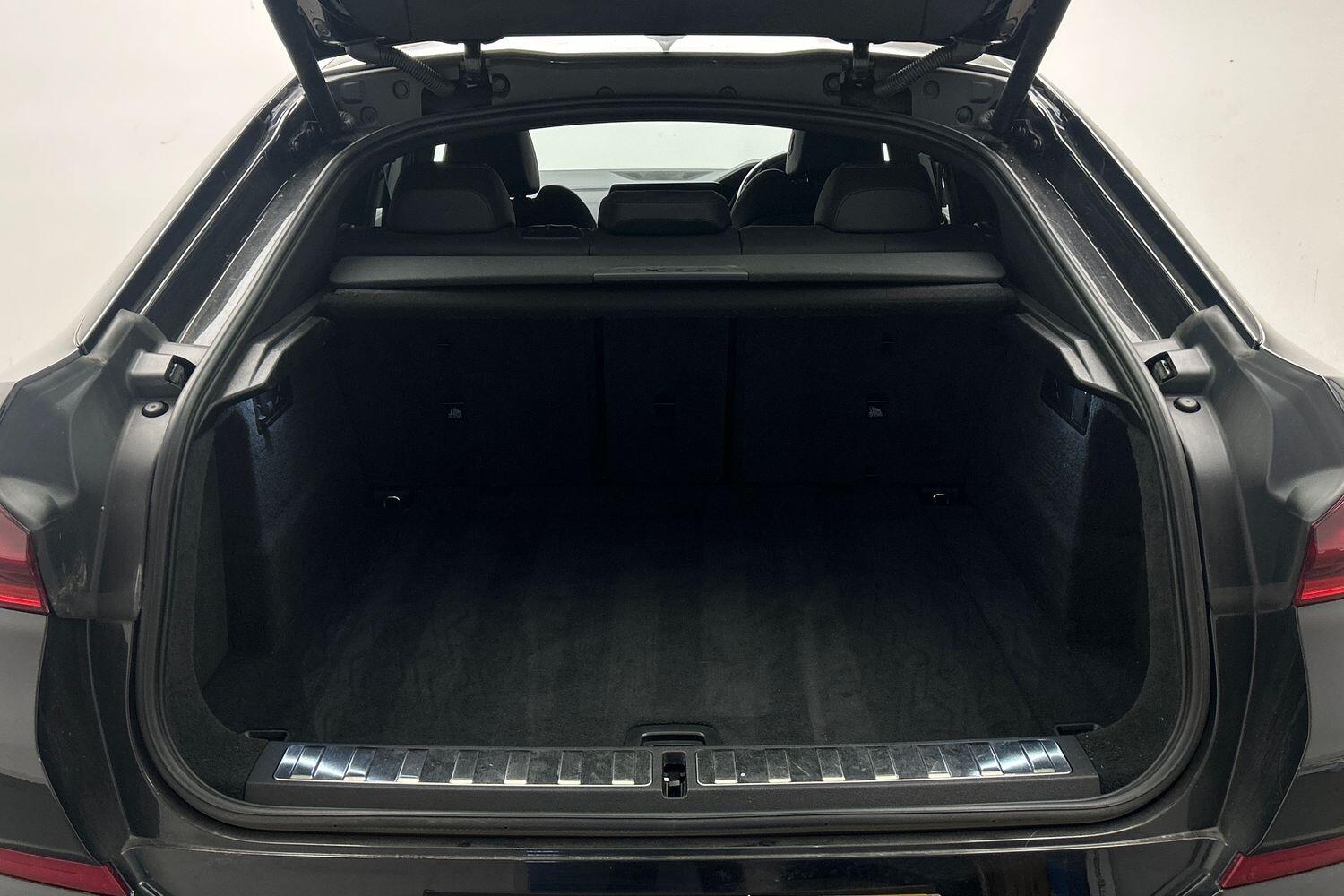 BMW X6 view 14