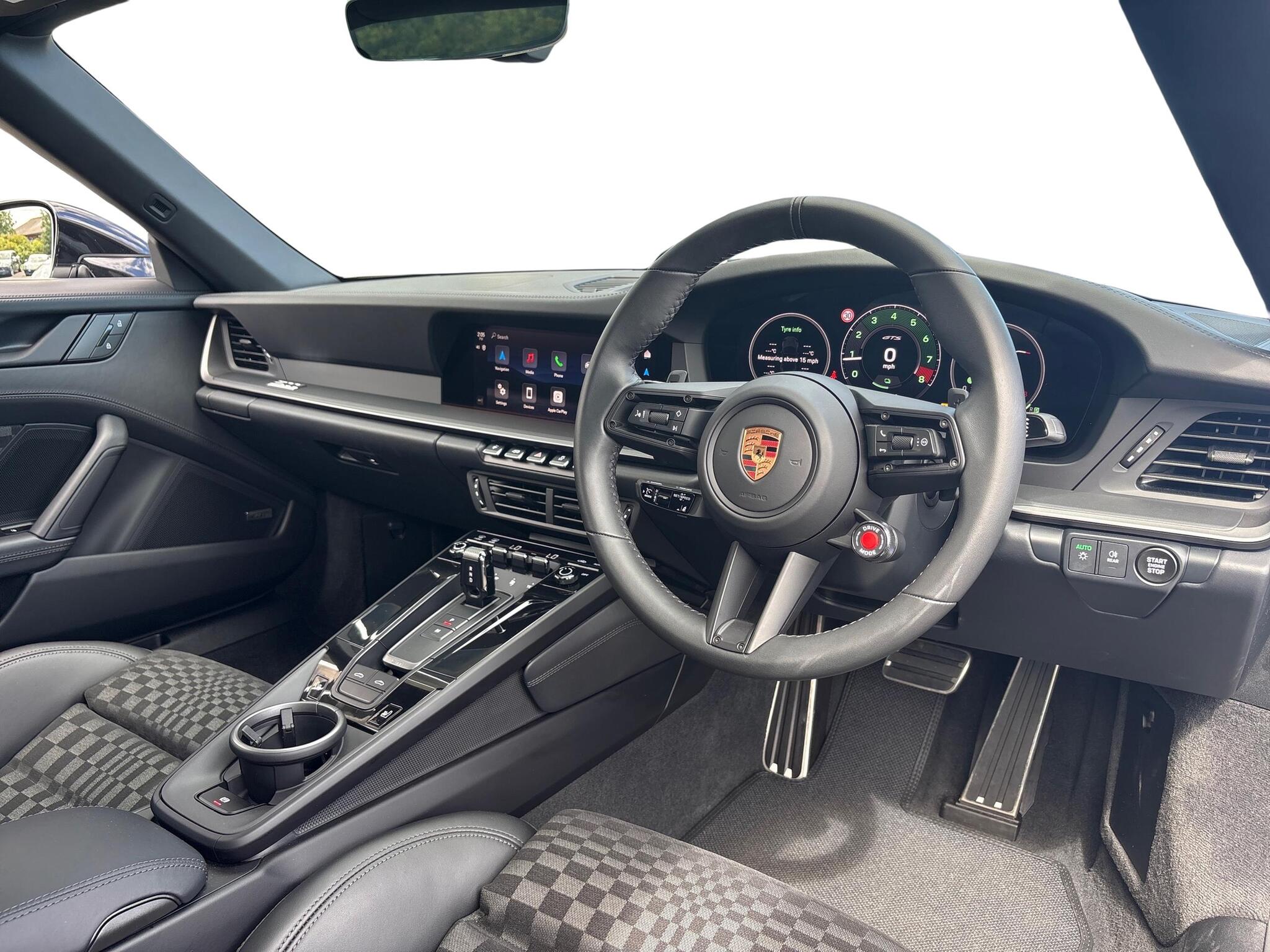 Porsche 911 view 18