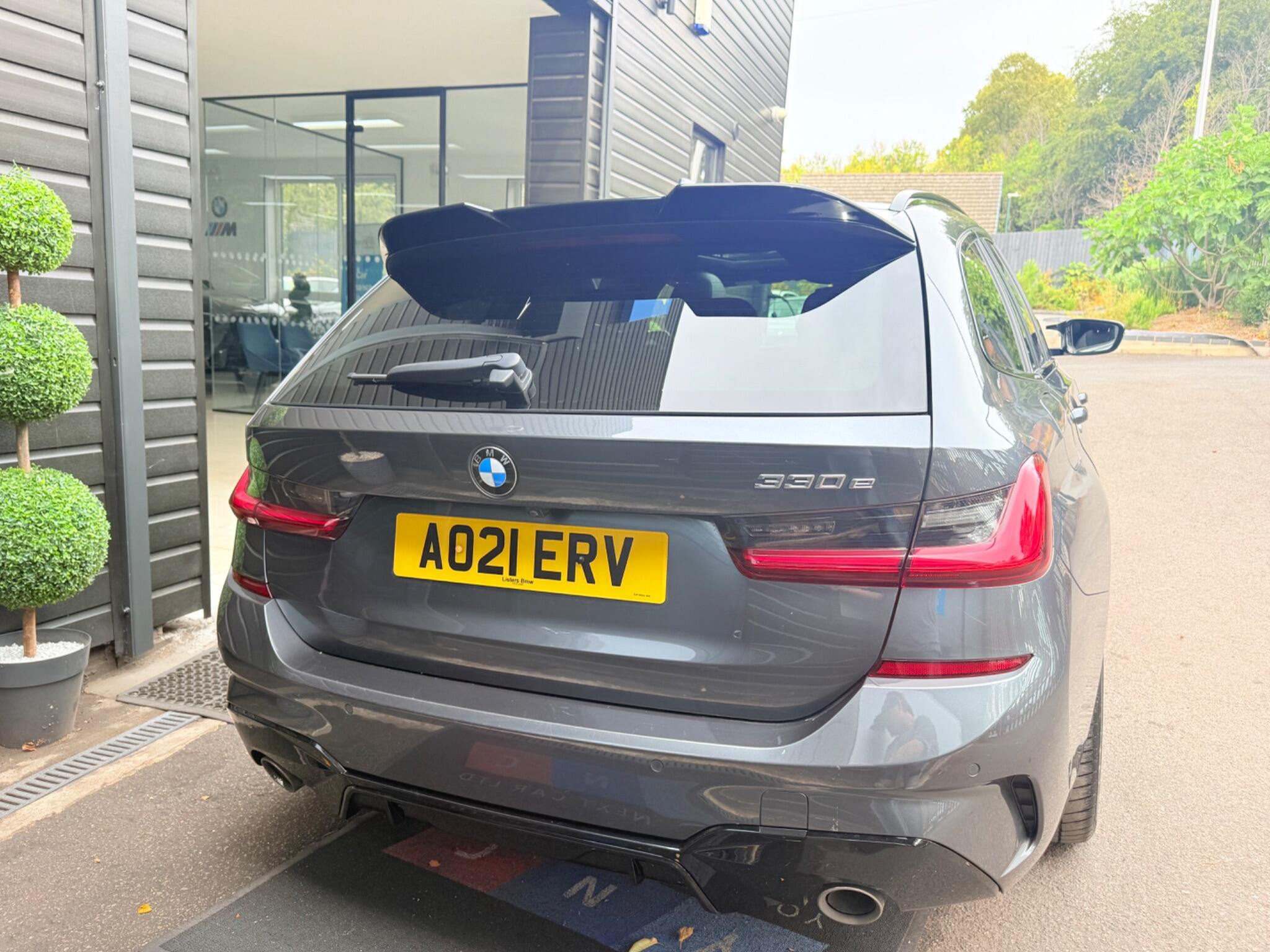 BMW 3 Series view 21