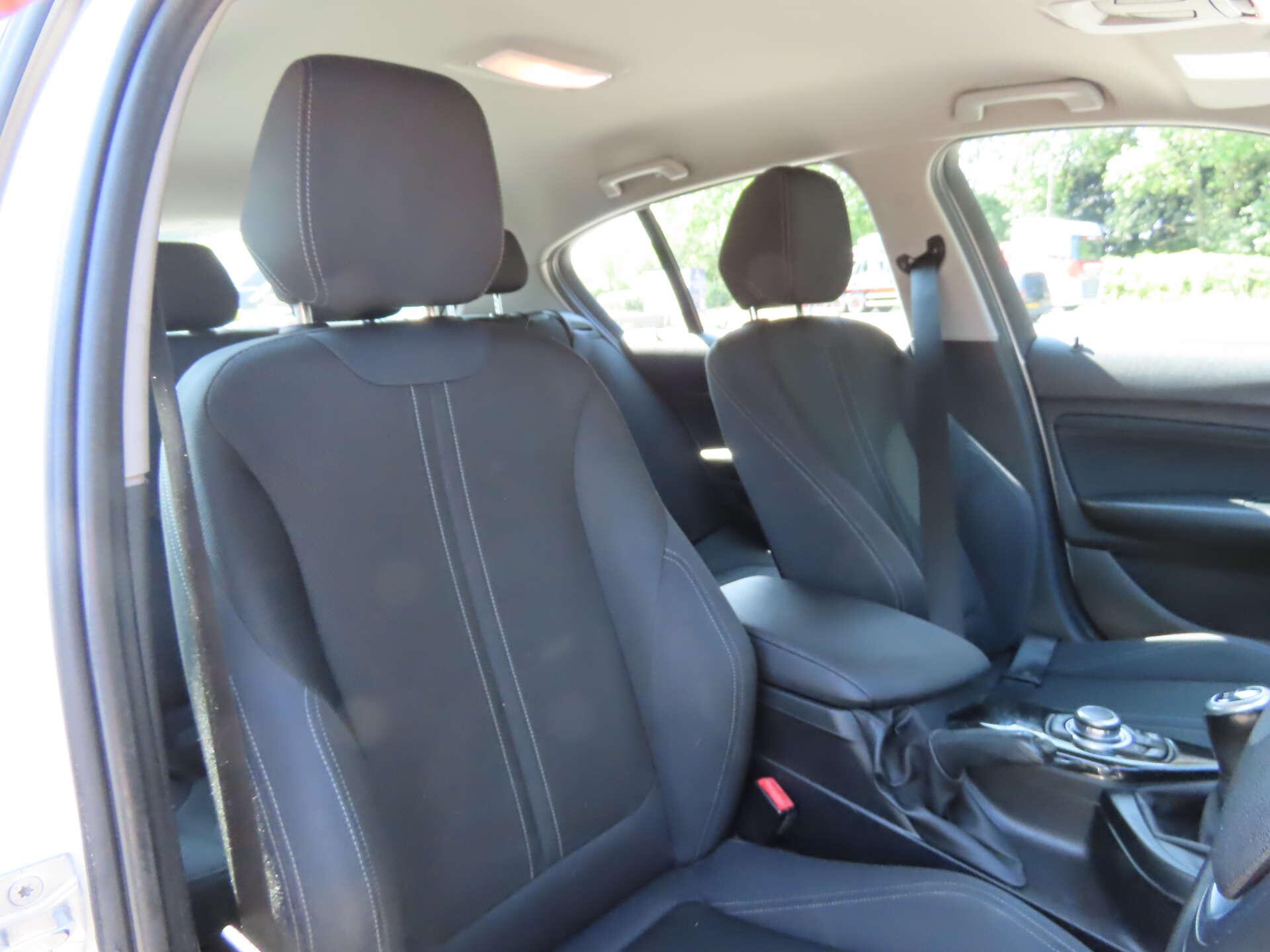 BMW 1 Series view 8