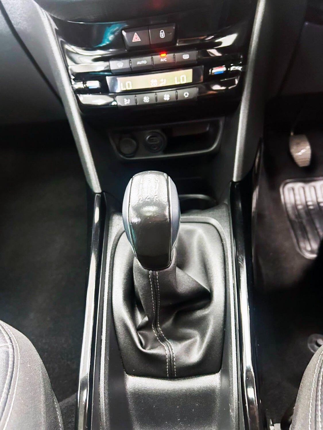 Peugeot 2008 view 19